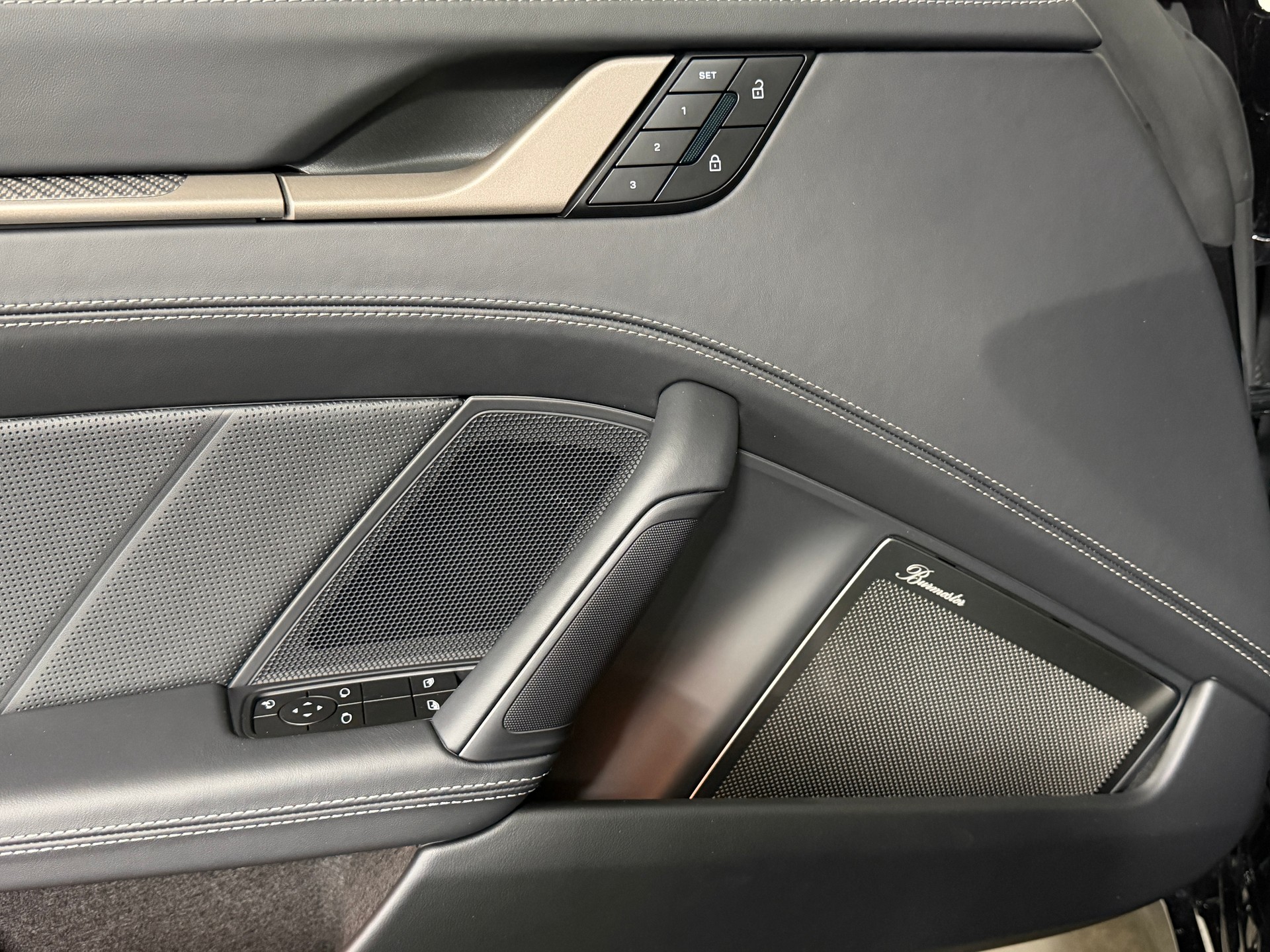 PORSCHE Turbo S-image-12