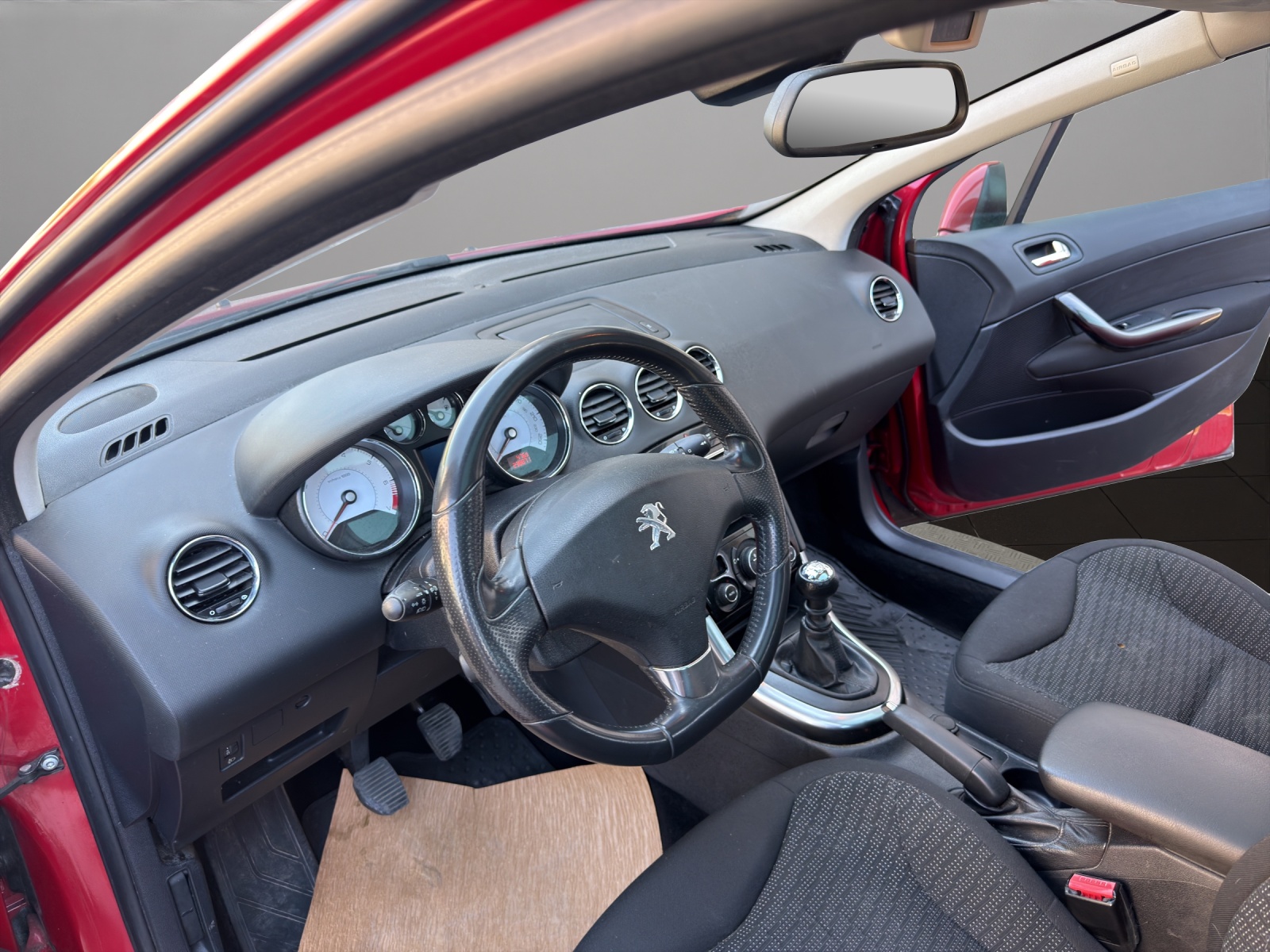 PEUGEOT 308 1.6 16V Turbo Allure-image-10