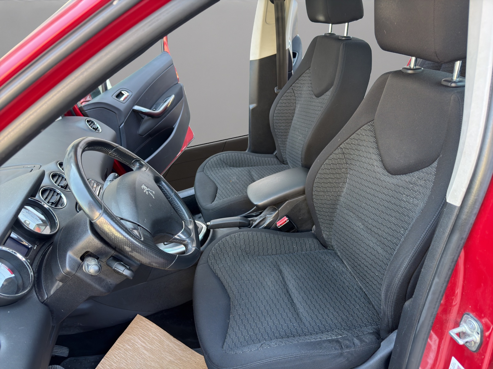 PEUGEOT 308 1.6 16V Turbo Allure-image-11