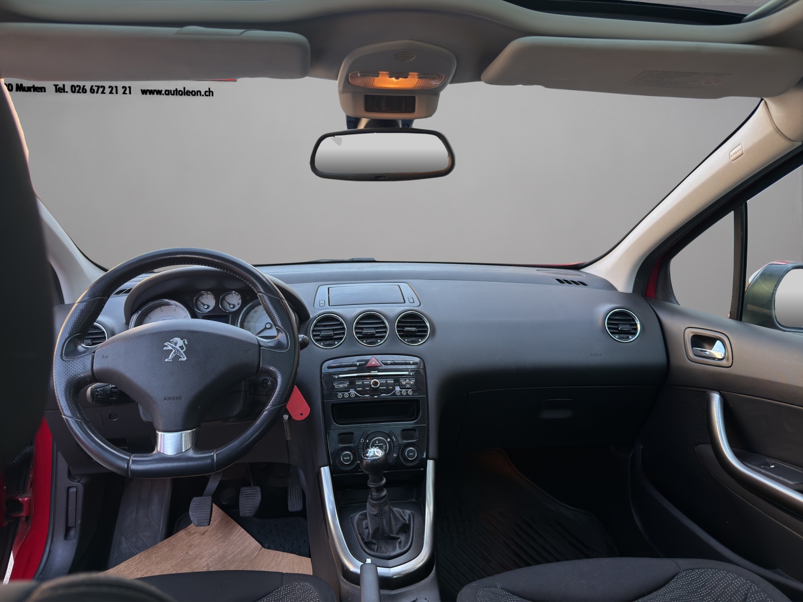 PEUGEOT 308 1.6 16V Turbo Allure-image-17
