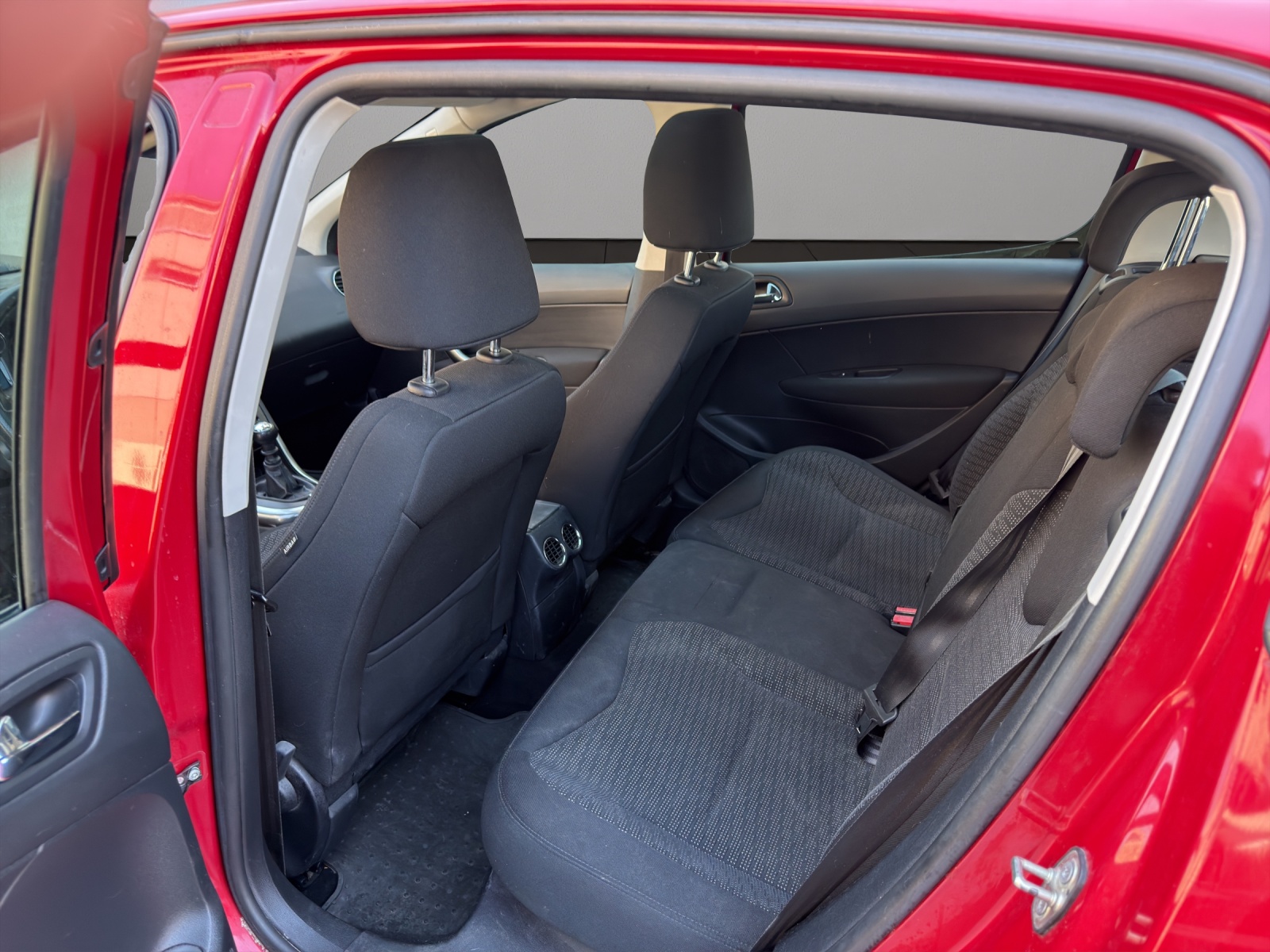 PEUGEOT 308 1.6 16V Turbo Allure-image-16