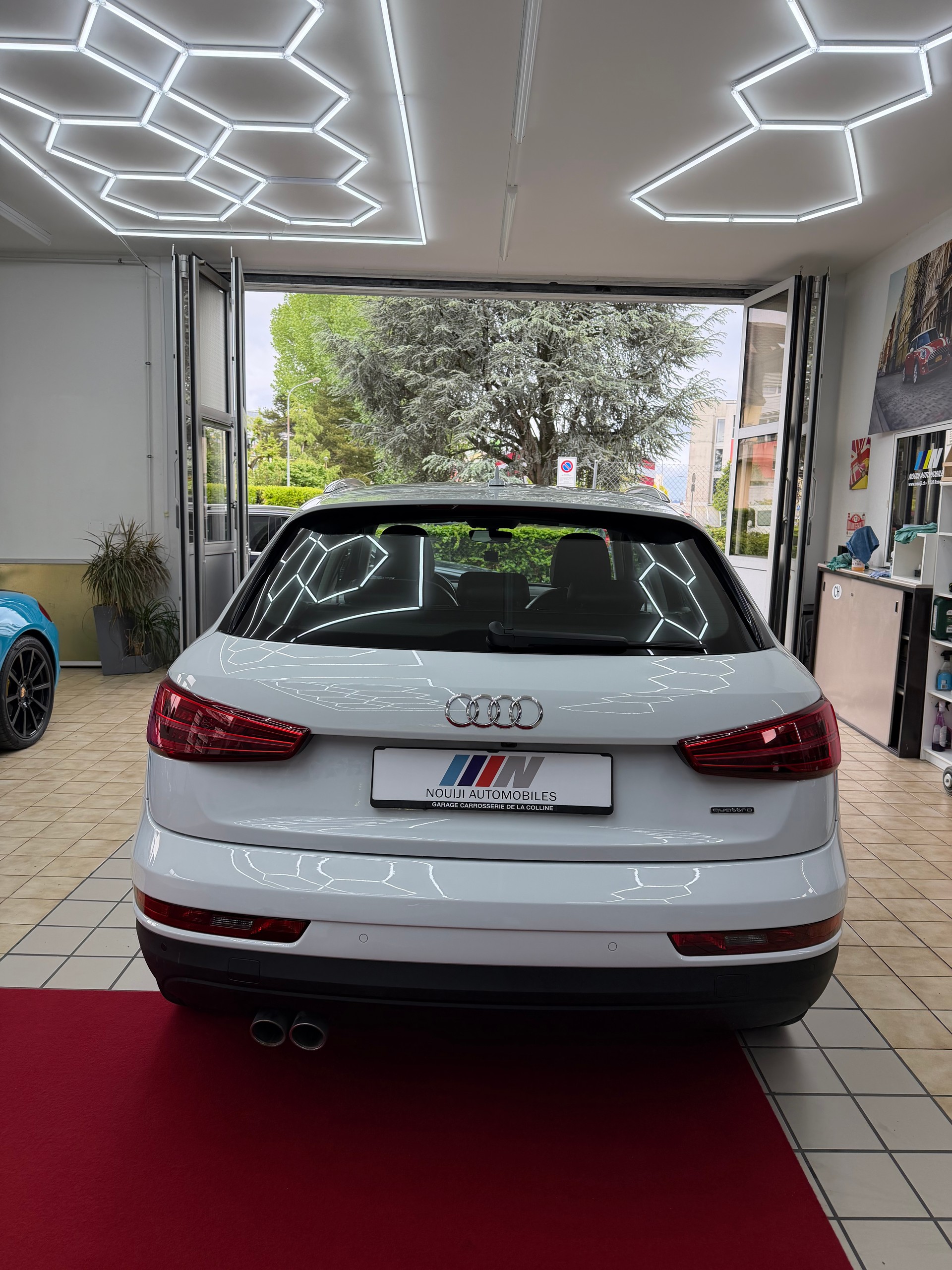 AUDI Q3 2.0 TDI quattro S-tronic-showroom-element-2