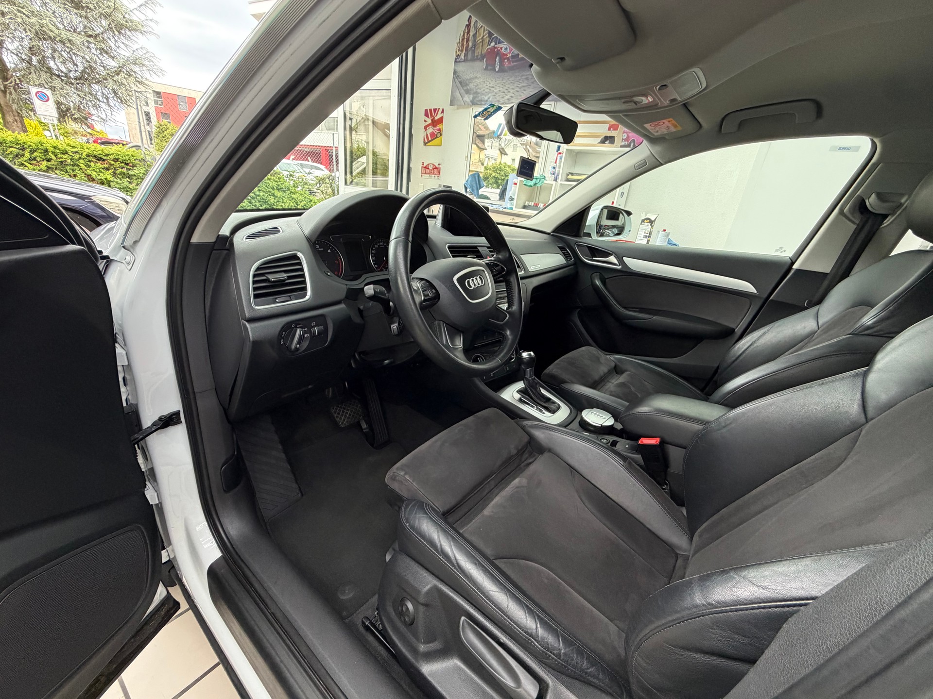 AUDI Q3 2.0 TDI quattro S-tronic-image-10
