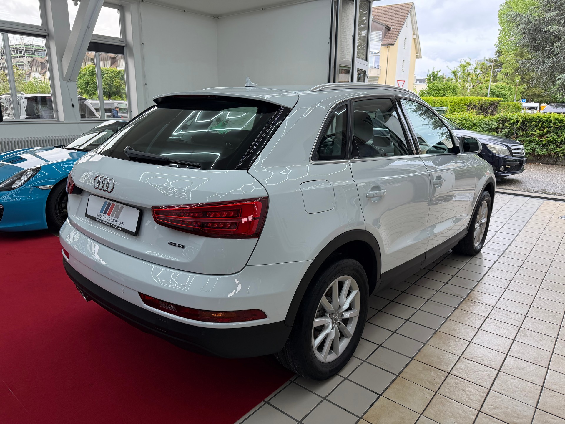 AUDI Q3 2.0 TDI quattro S-tronic-showroom-element-3