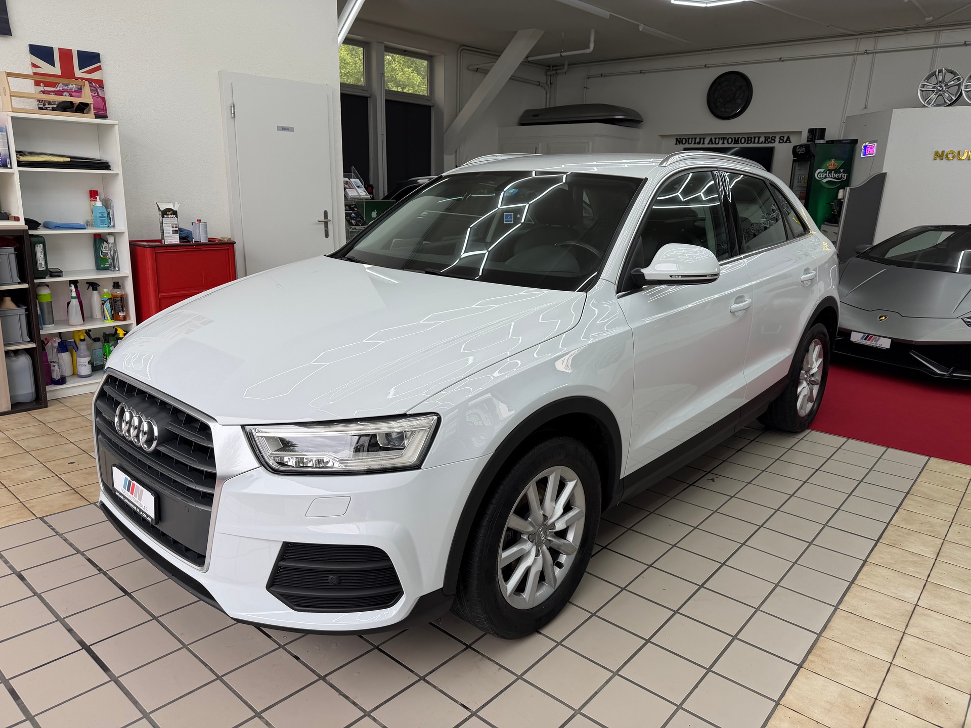 AUDI Q3 2.0 TDI quattro S-tronic-showroom-element-1