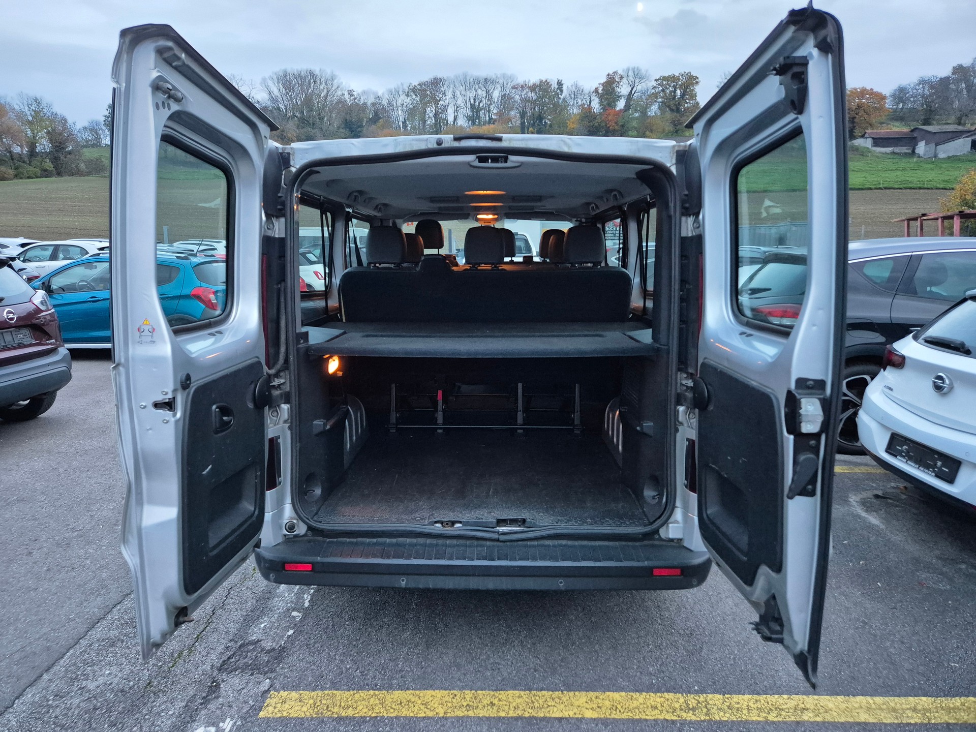 OPEL Vivaro 1.6 CDTI Combi+ 2.9t L2H1-image-11