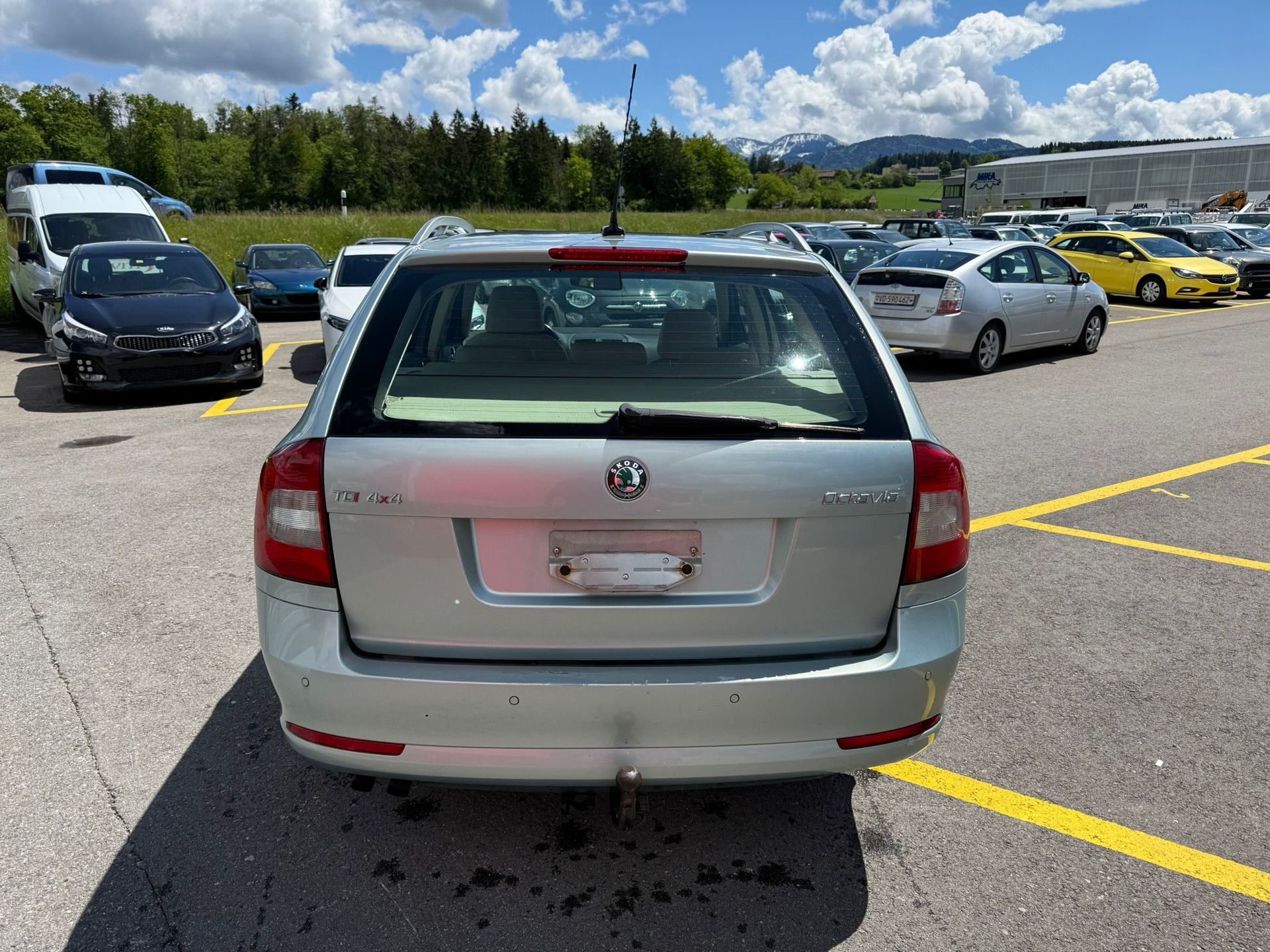 SKODA Octavia Combi 2.0 TDI Adventure 4x4-image-4