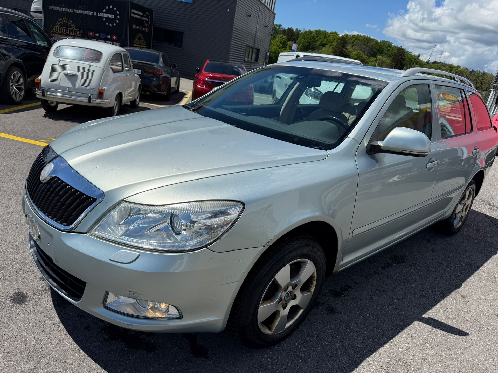 SKODA Octavia Combi 2.0 TDI Adventure 4x4-image-2