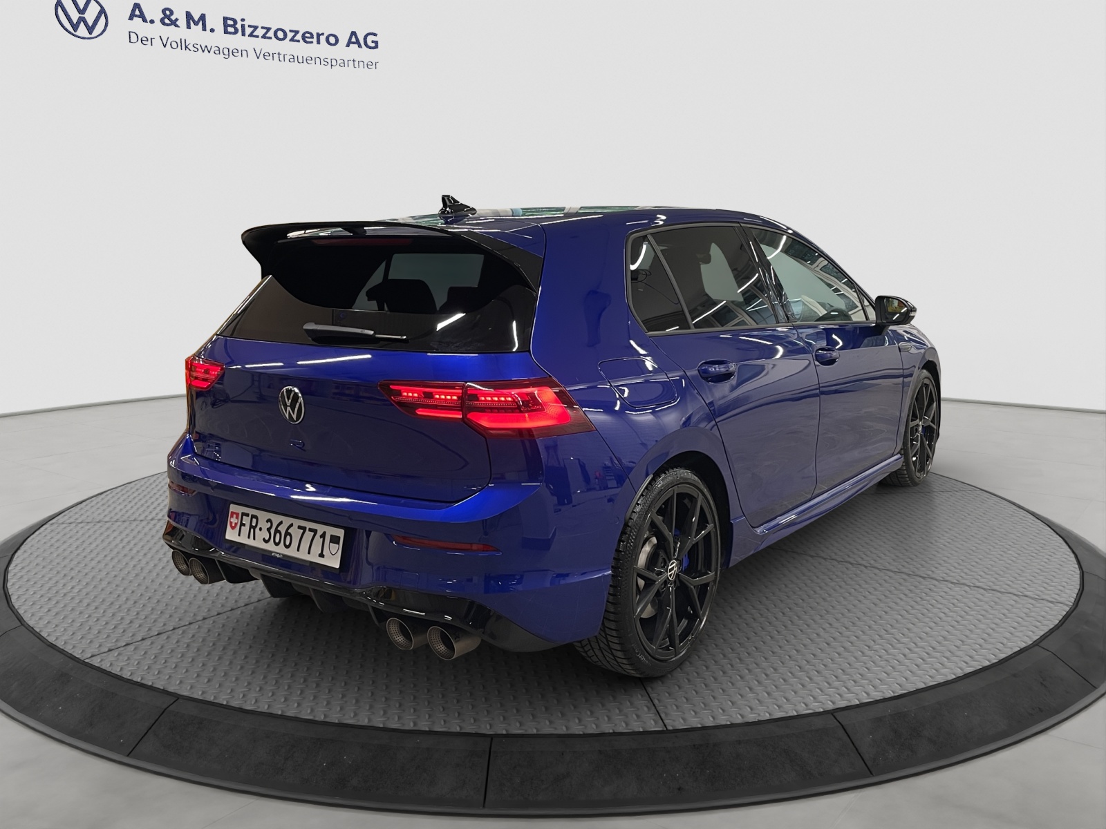 VW Golf 2.0 TSI R DSG 4Motion R 20 Years-image-7