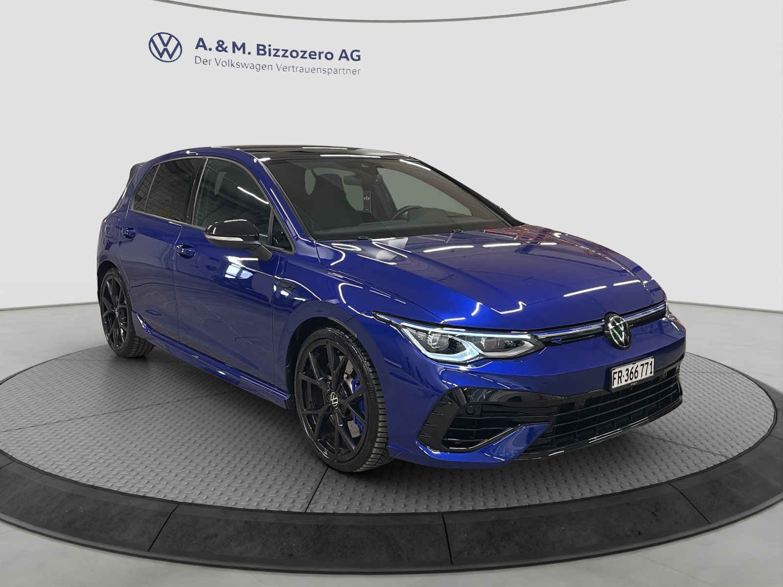 VW Golf 2.0 TSI R DSG 4Motion R 20 Years-showroom-element-2