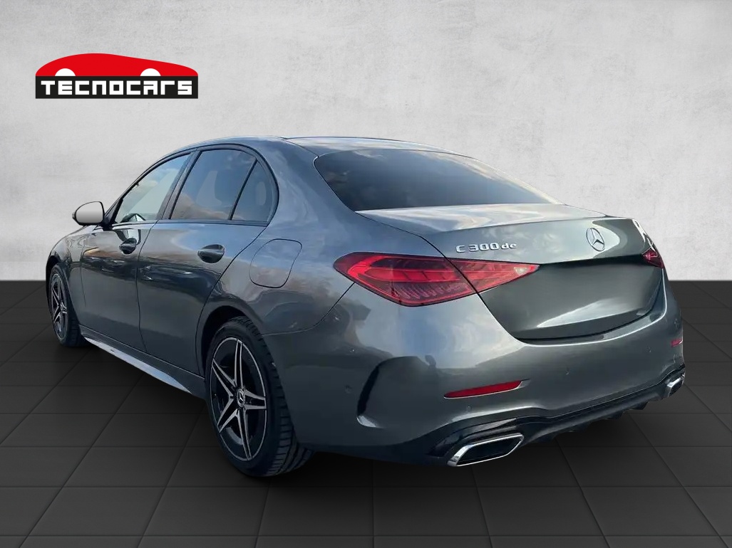 MERCEDES-BENZ C 300de AMG Line-image-5