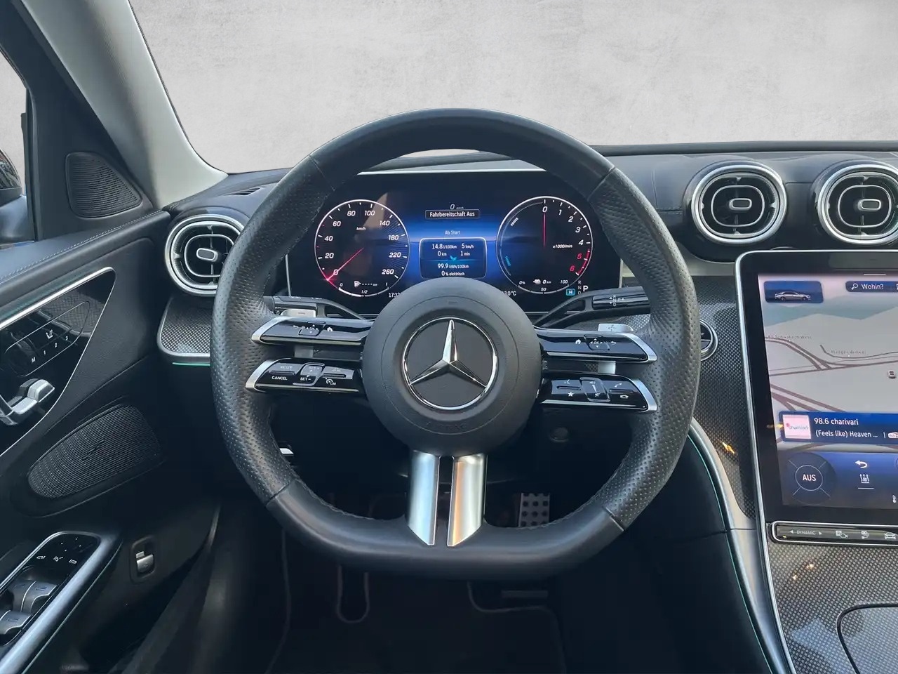 MERCEDES-BENZ C 300de AMG Line-image-9