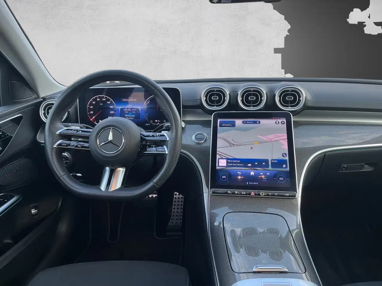MERCEDES-BENZ C 300de AMG Line-image-10