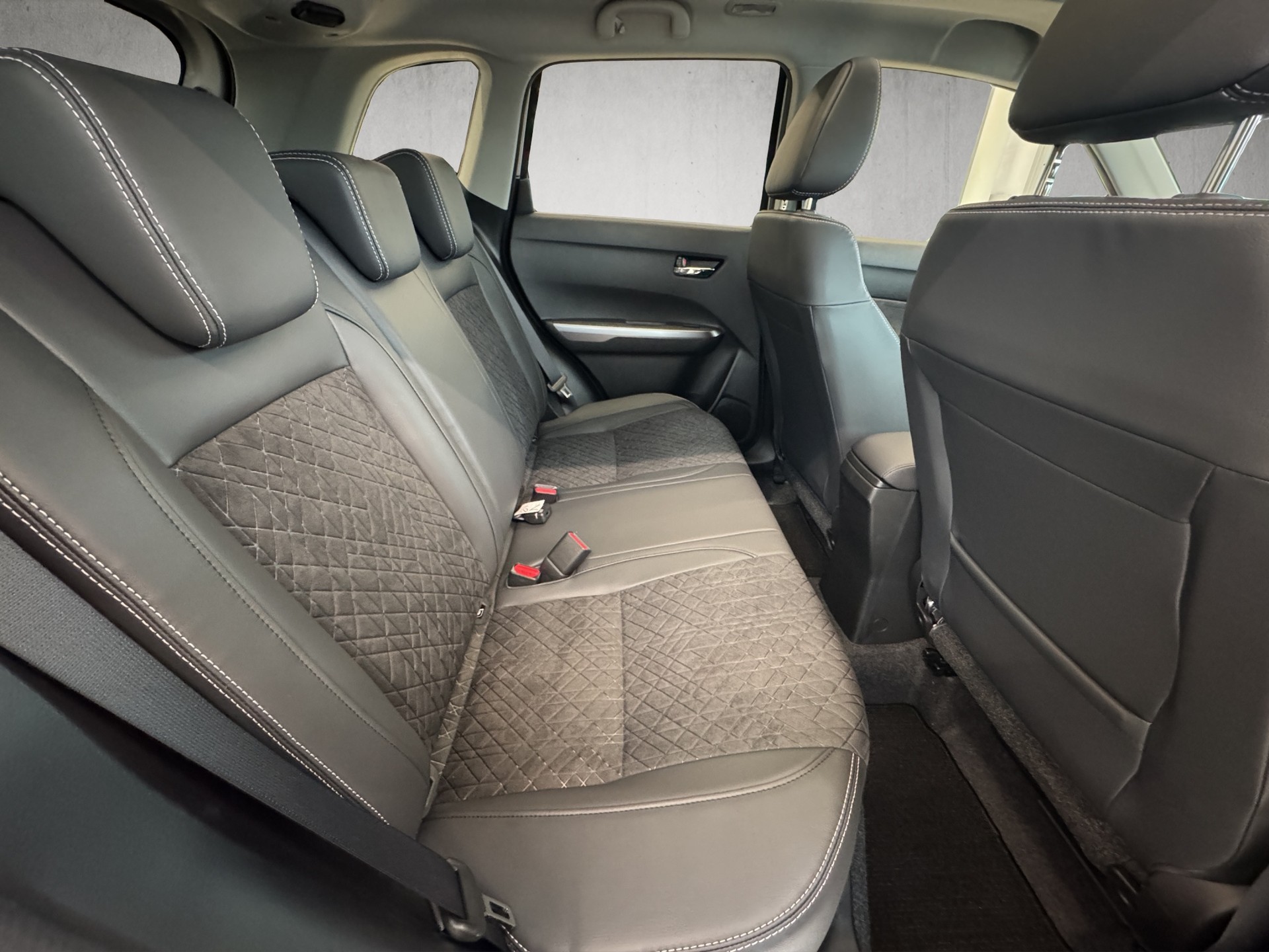 SUZUKI Vitara 1.4 T Sakura Top Hybrid 4x4-image-11