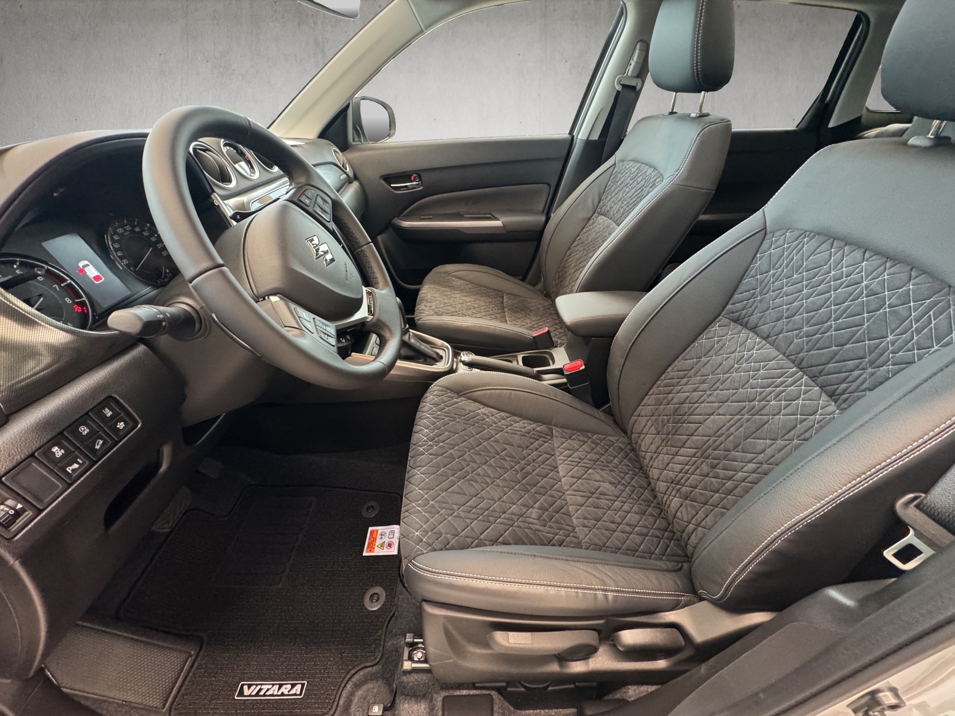 SUZUKI Vitara 1.4 T Sakura Top Hybrid 4x4-image-10