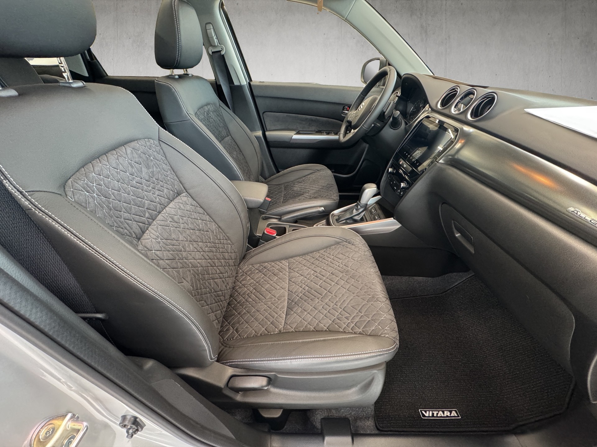 SUZUKI Vitara 1.4 T Sakura Top Hybrid 4x4-image-9