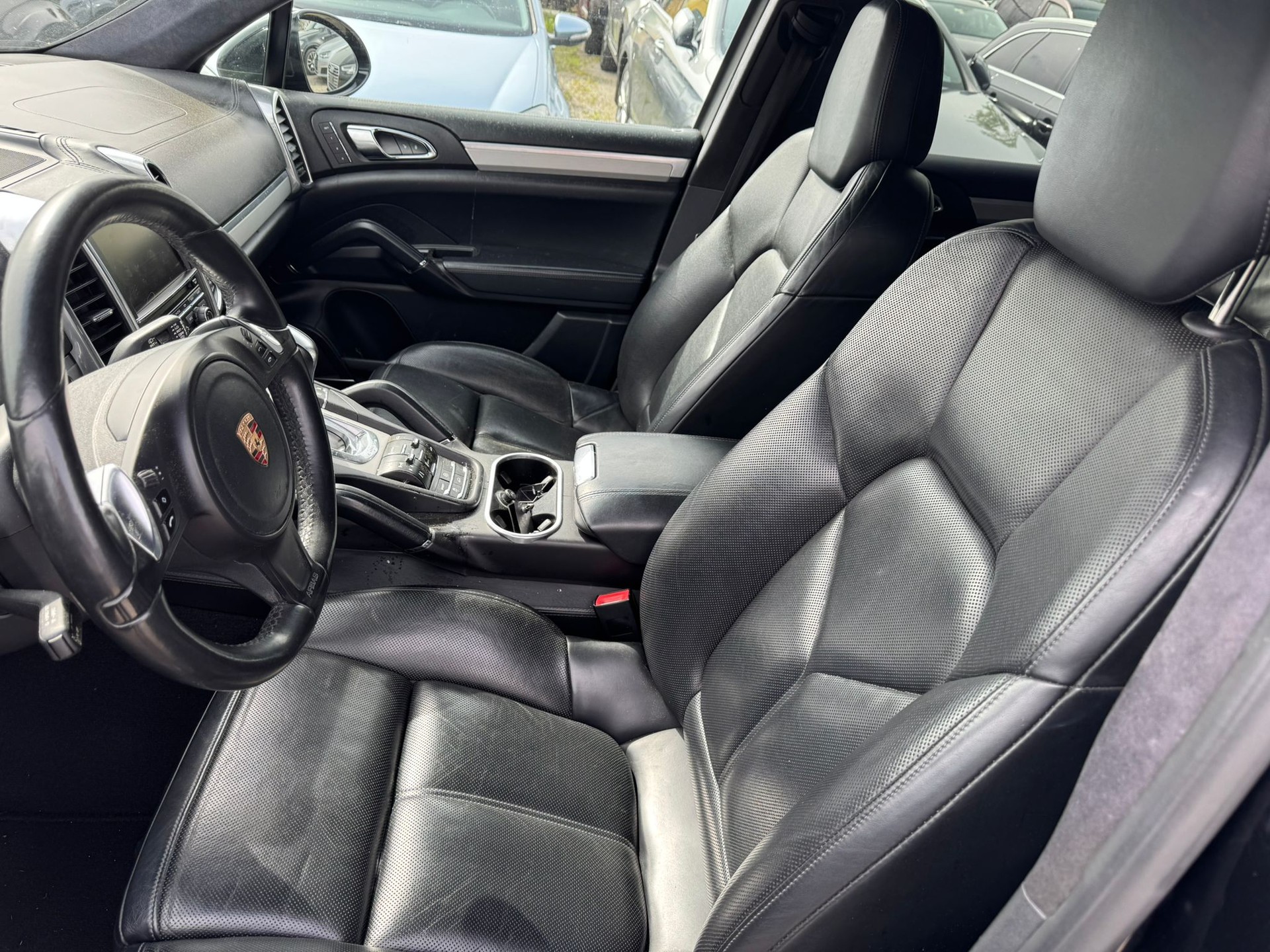 PORSCHE Cayenne Turbo-image-14