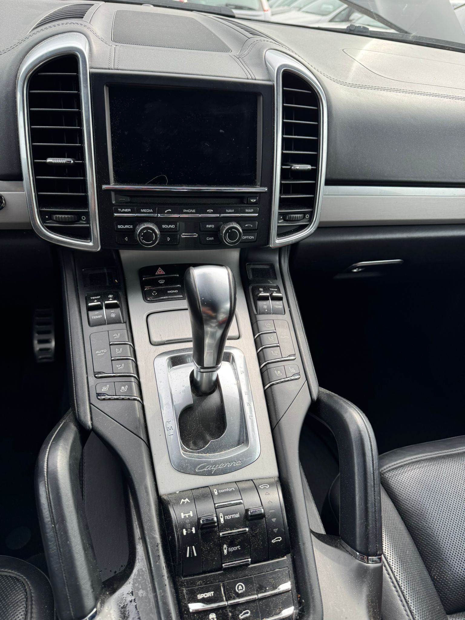 PORSCHE Cayenne Turbo-image-9