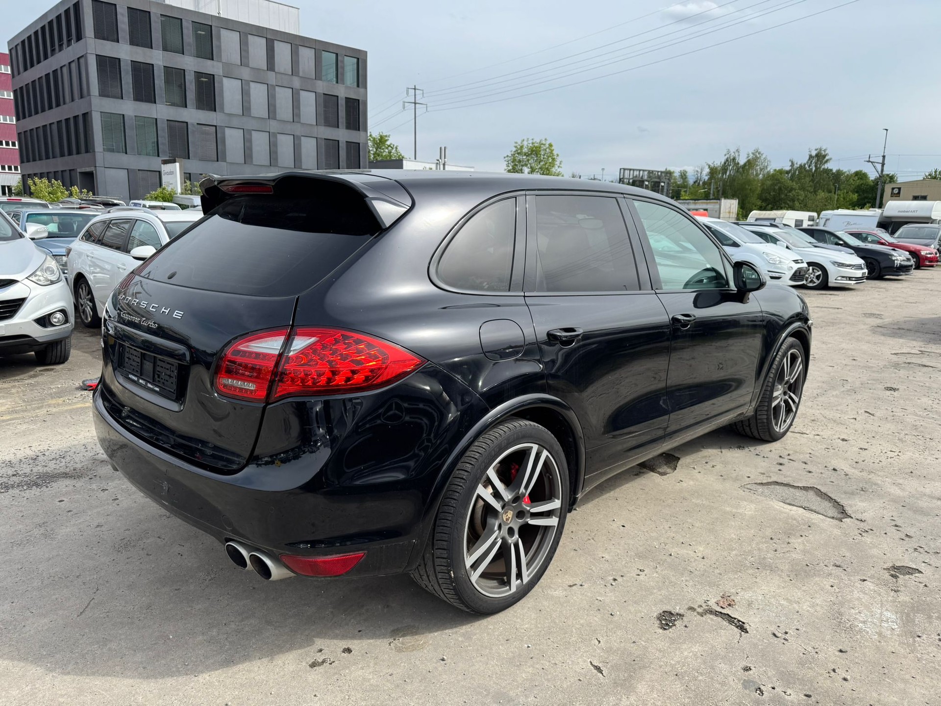 PORSCHE Cayenne Turbo-image-1