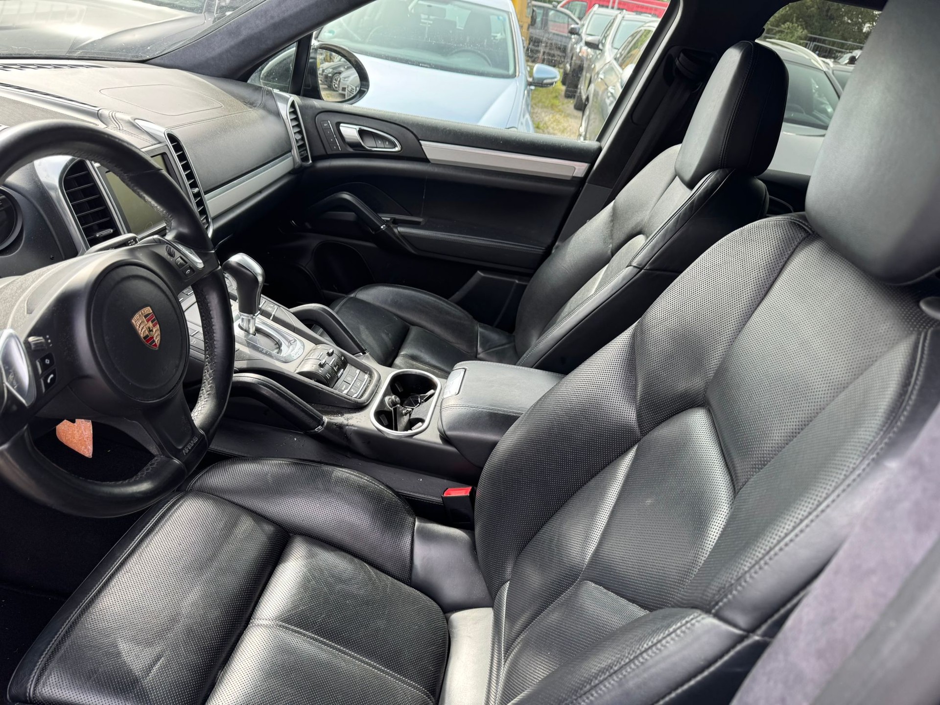 PORSCHE Cayenne Turbo-image-8
