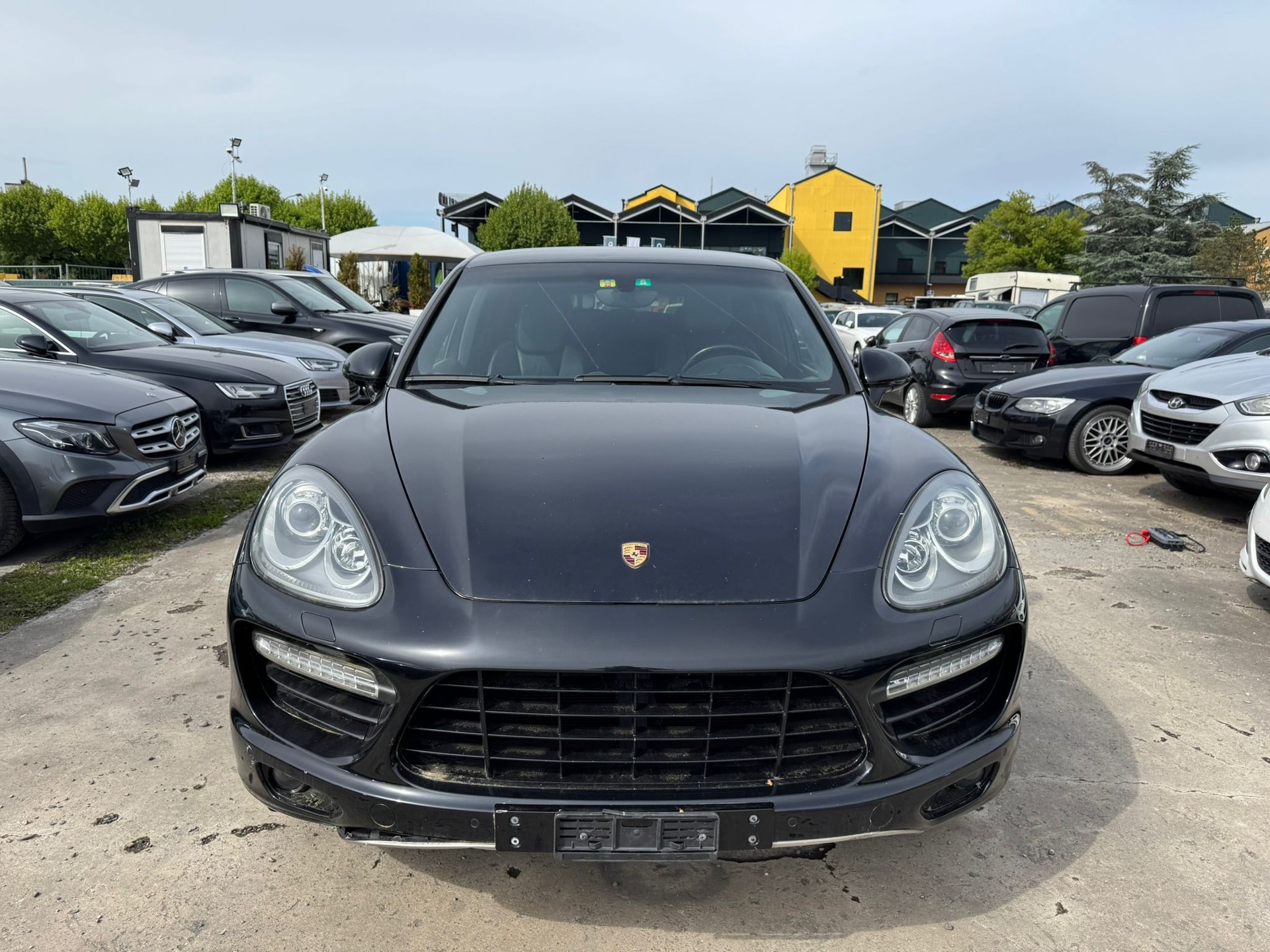 PORSCHE Cayenne Turbo-image-2