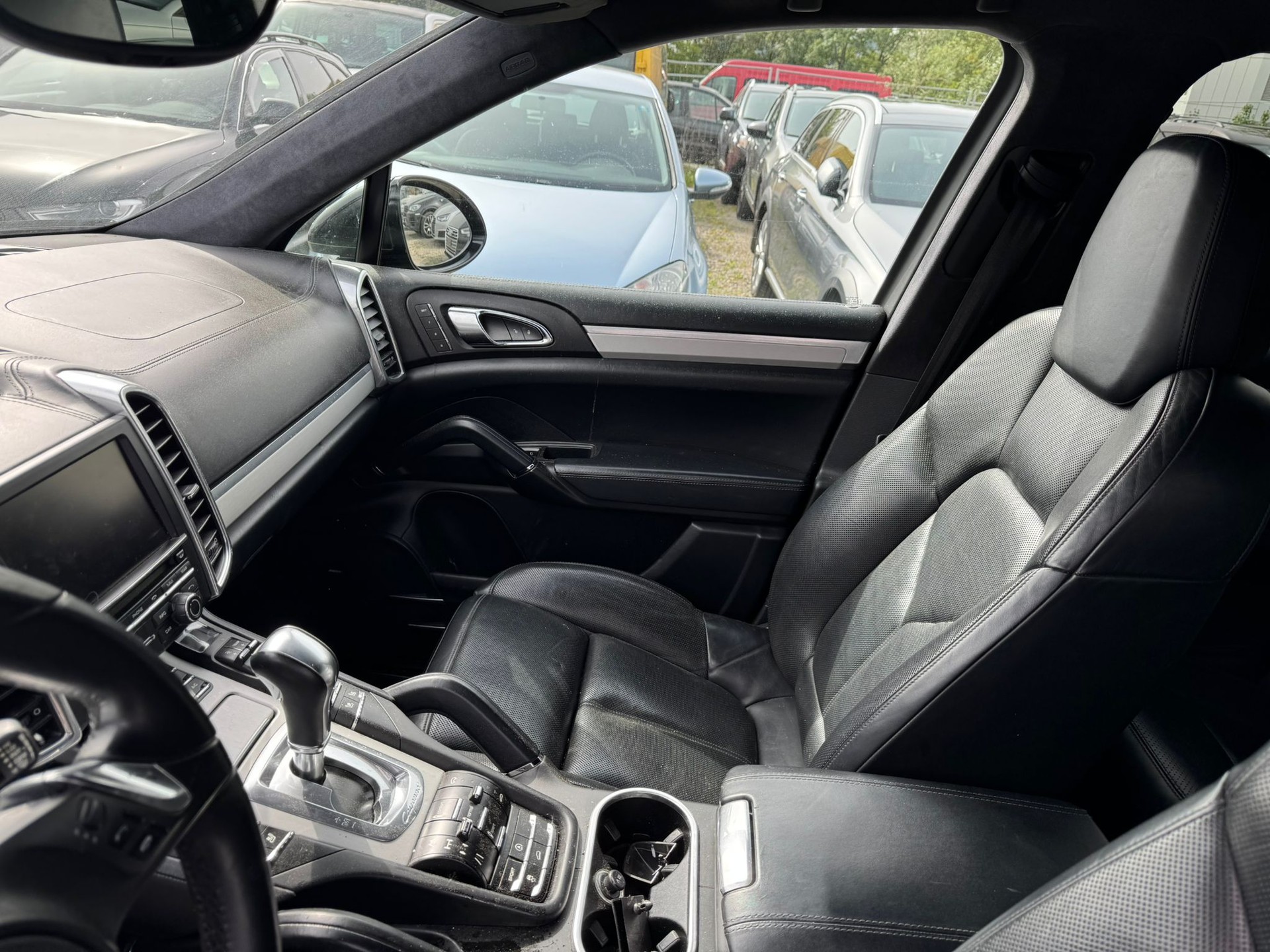 PORSCHE Cayenne Turbo-image-11