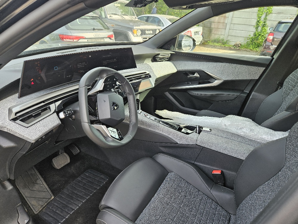 PEUGEOT 5008-image-16