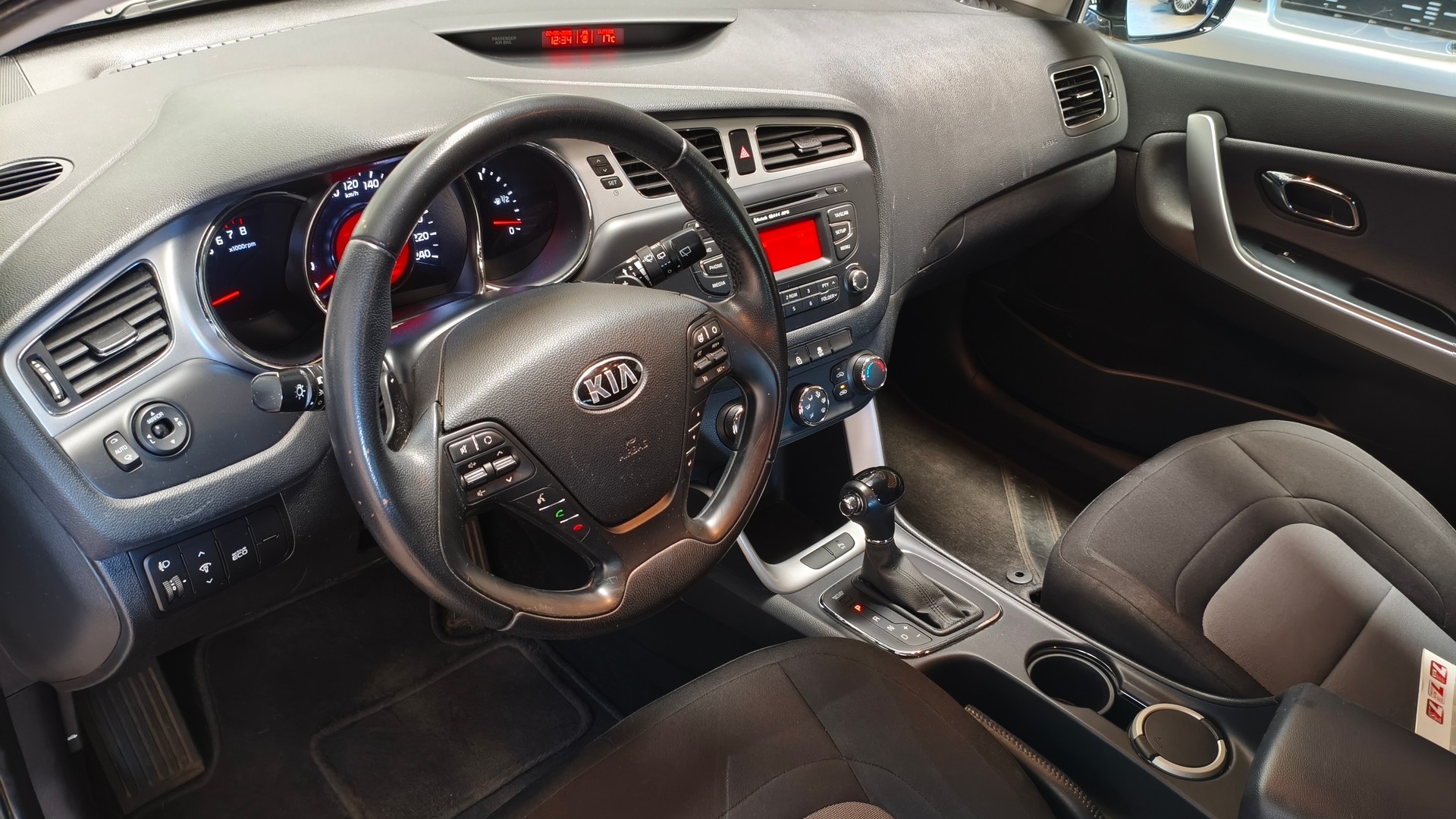 KIA Cee'd 1.6 GDi Trend DCT-image-6