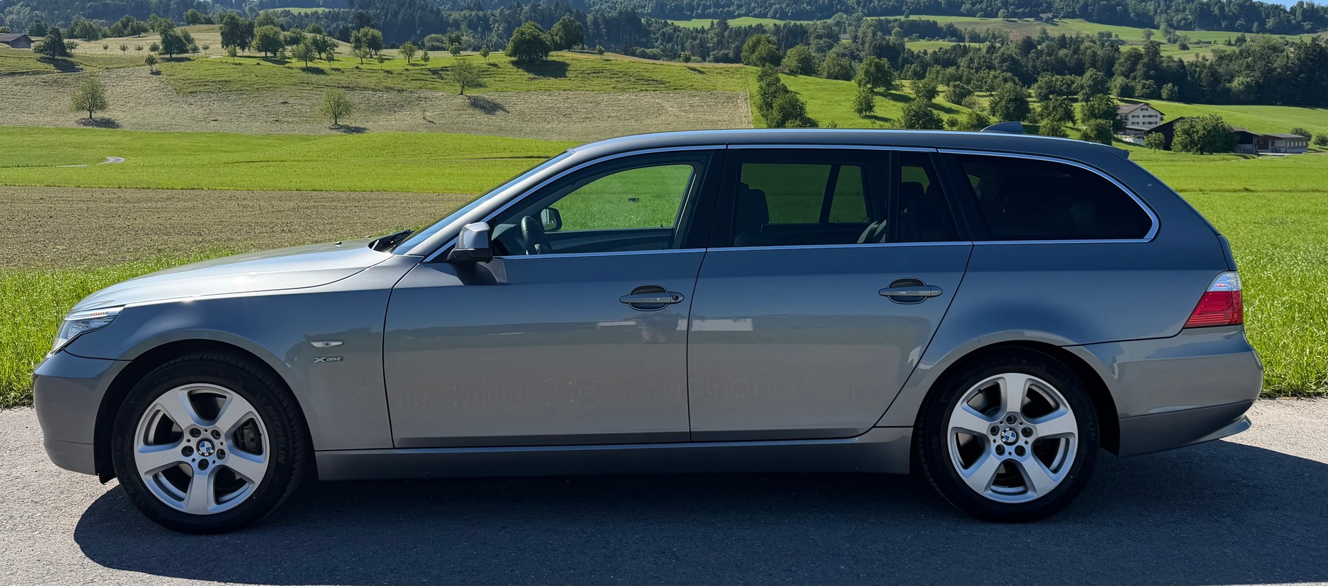 BMW 525xi Touring Steptronic-image-2