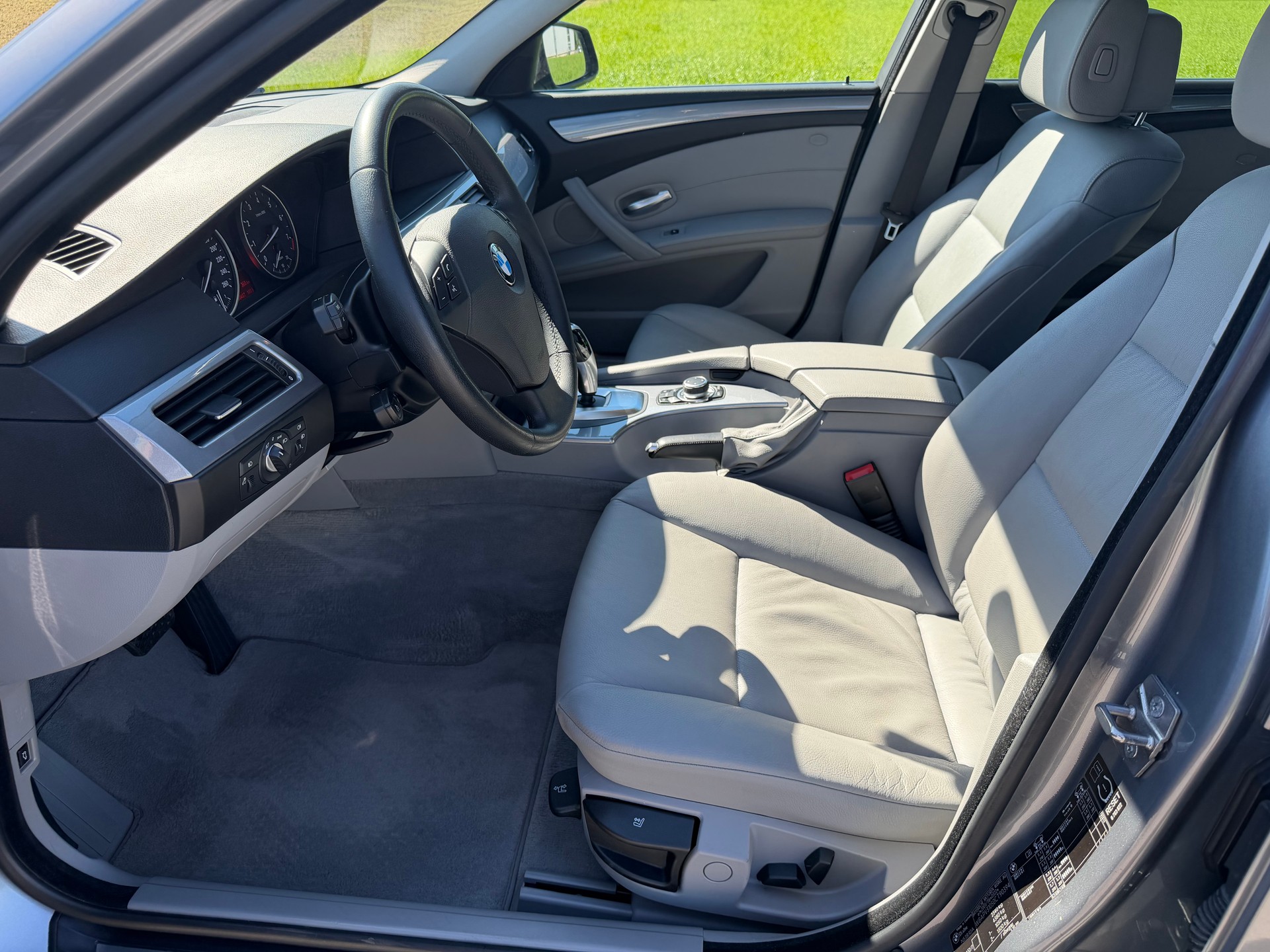 BMW 525xi Touring Steptronic-image-7