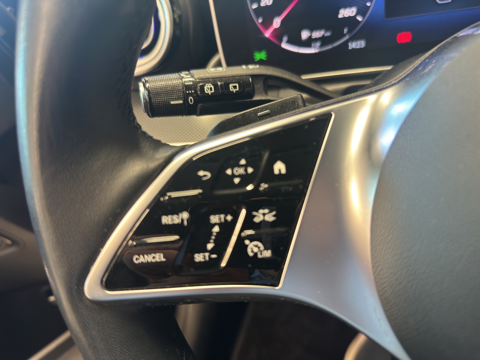 MERCEDES-BENZ C 220 d T 4Matic Avantgarde-image-14