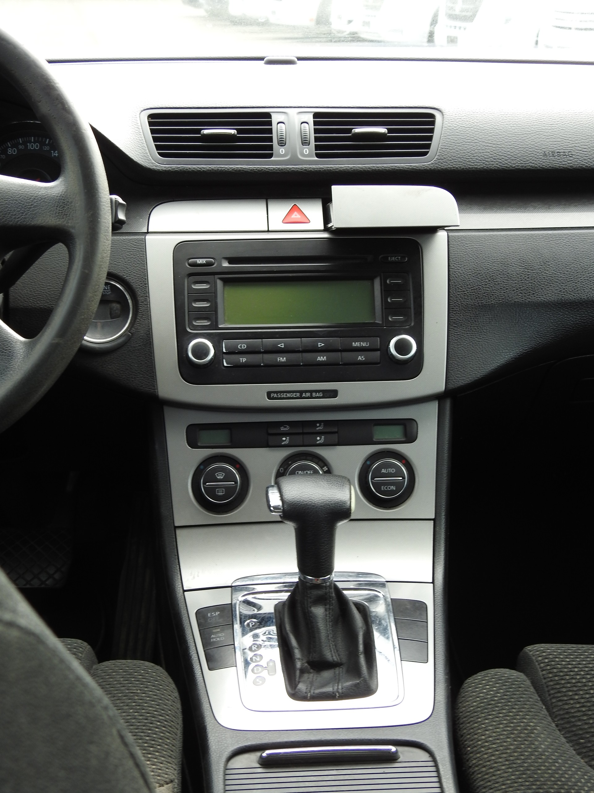VW Passat Variant 2.0 FSI Trendline-image-16