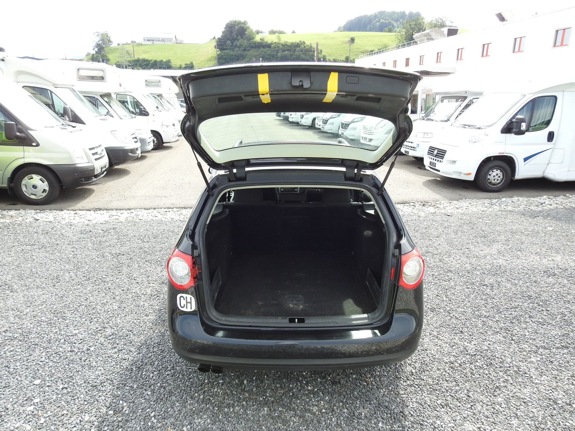 VW Passat Variant 2.0 FSI Trendline-image-11