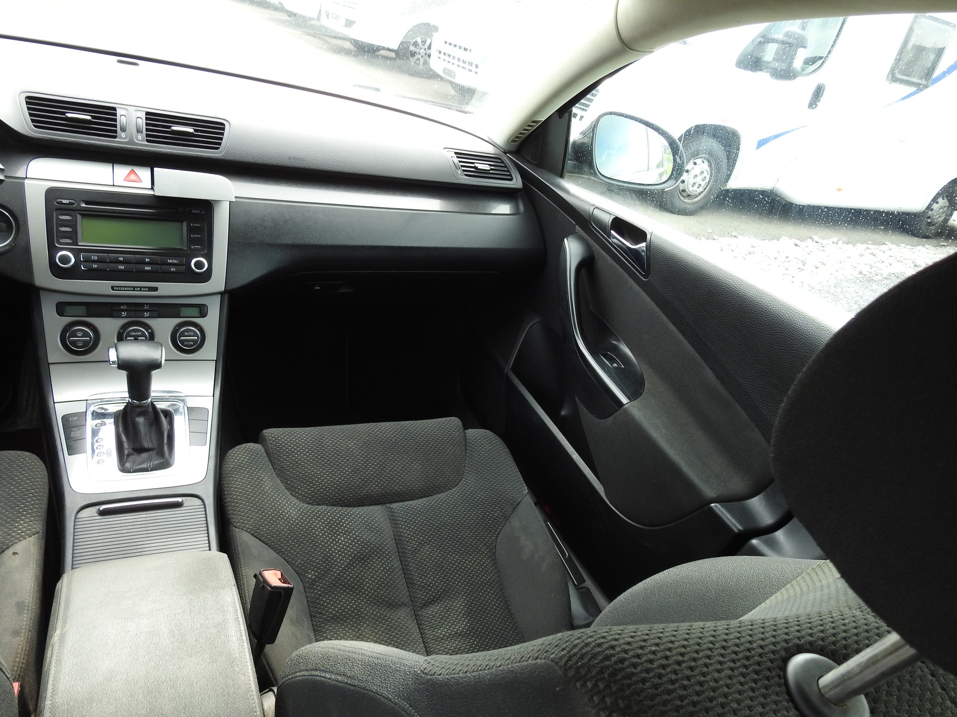 VW Passat Variant 2.0 FSI Trendline-image-17