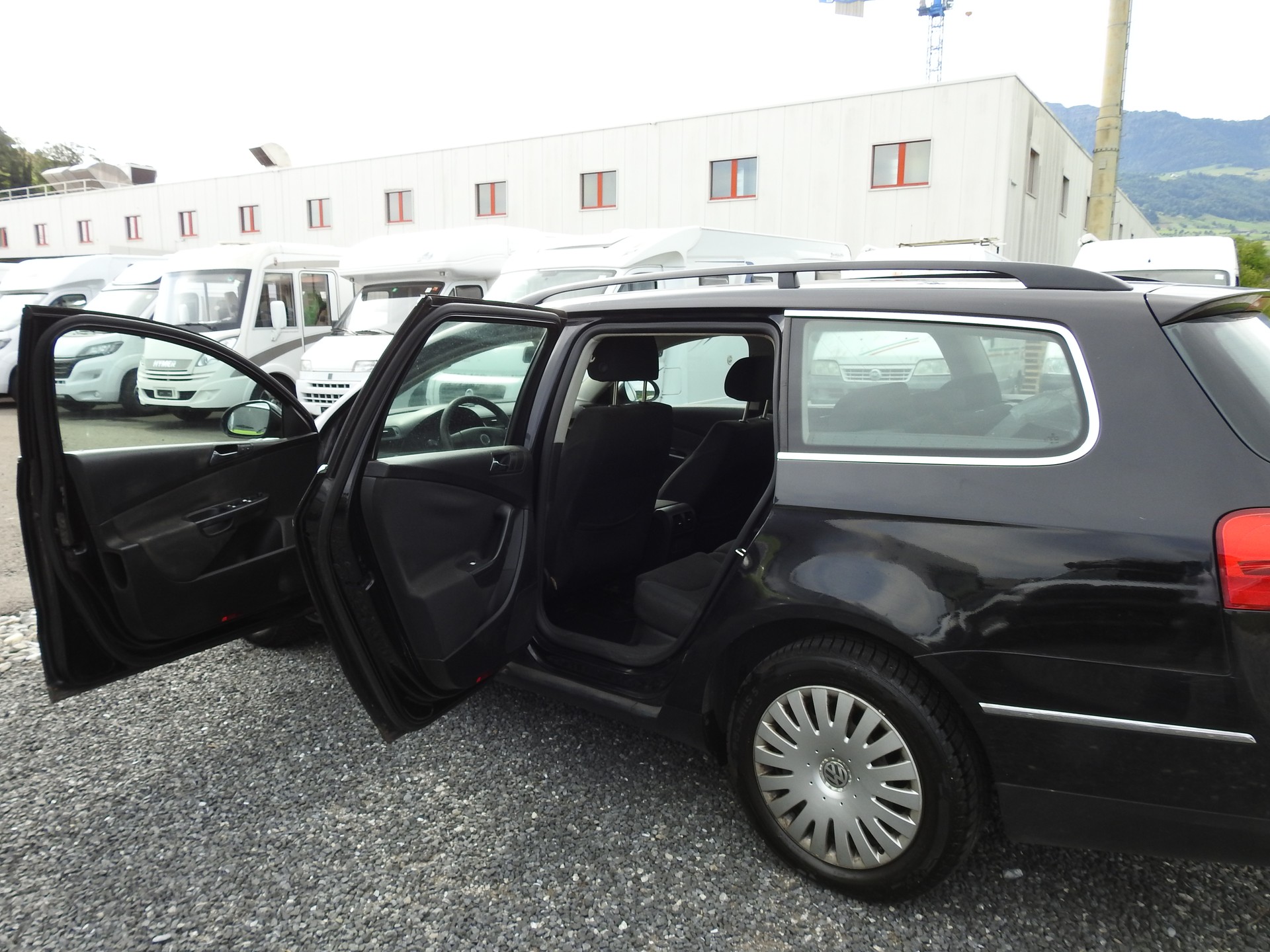 VW Passat Variant 2.0 FSI Trendline-image-14