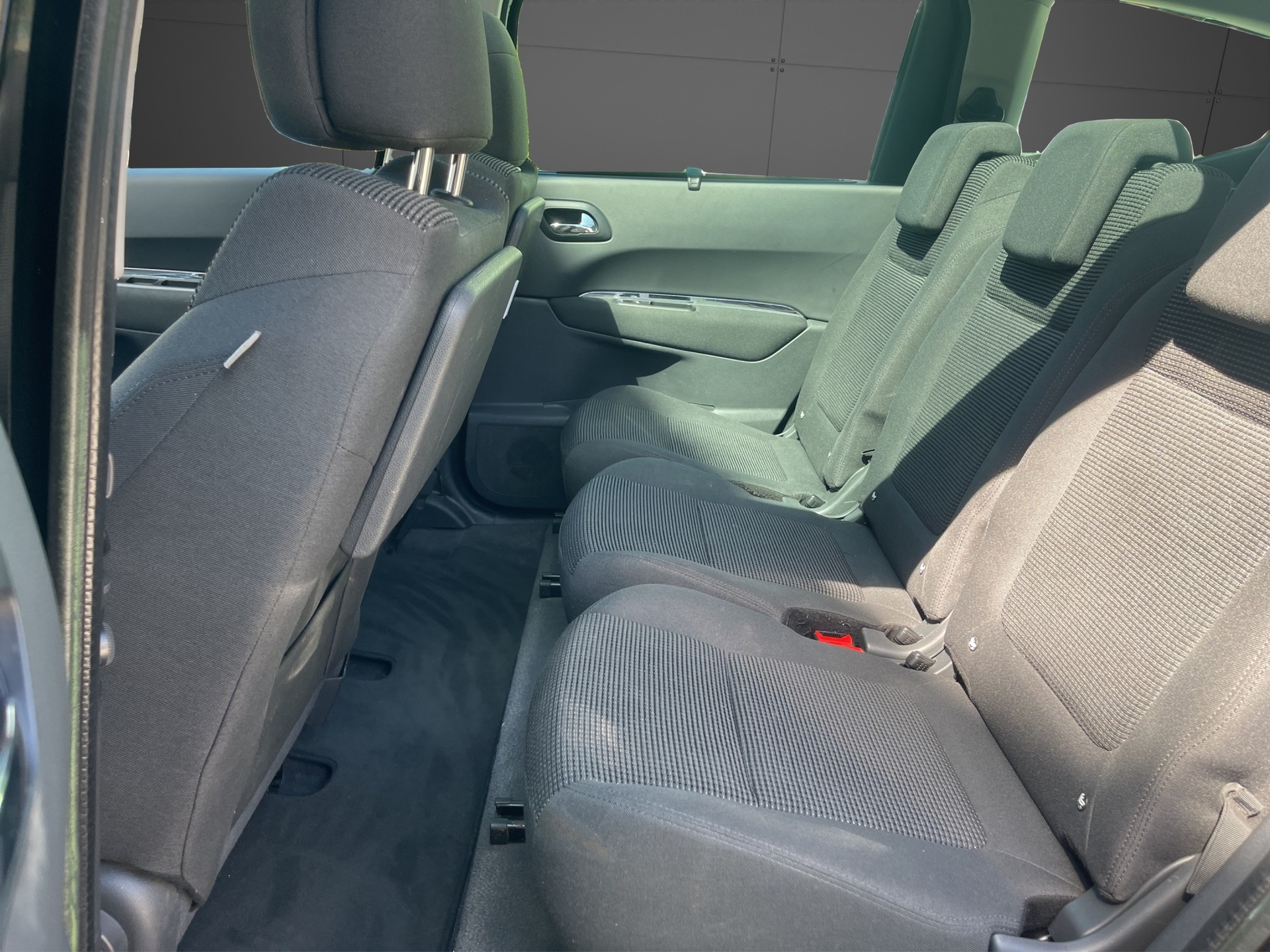 PEUGEOT 5008 1.6 16V T Family Automatic-image-11