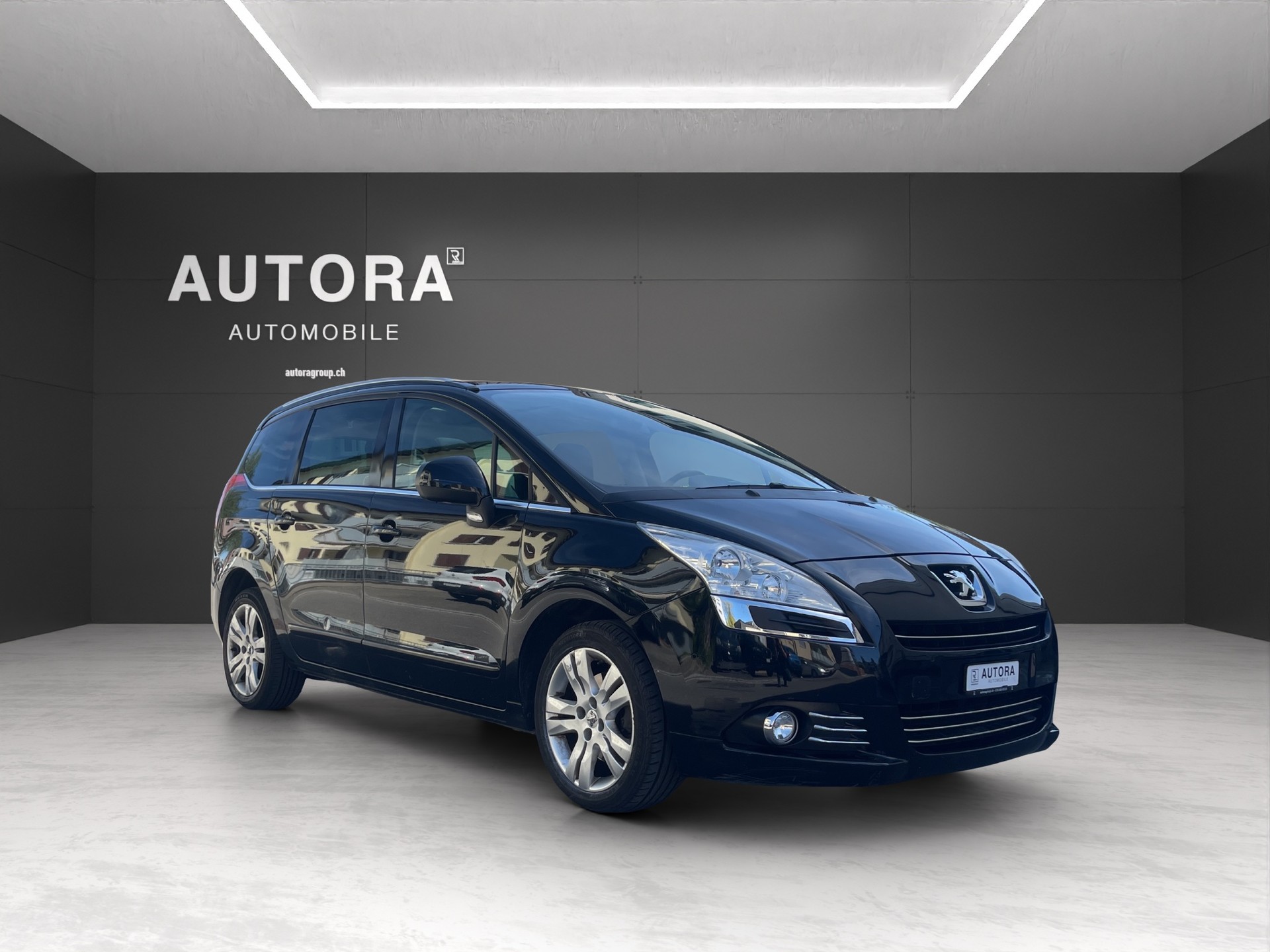 PEUGEOT 5008 1.6 16V T Family Automatic-image-6