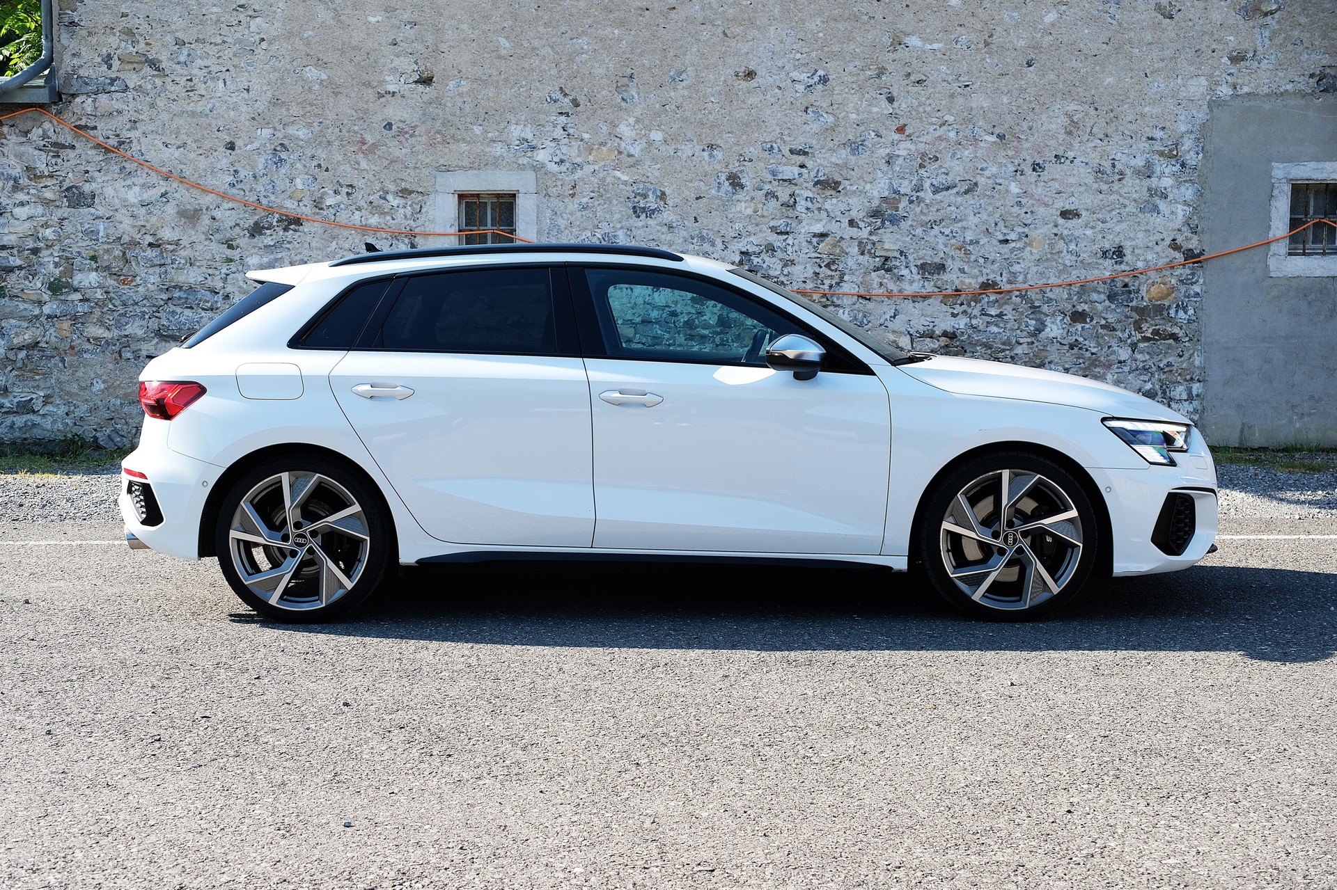 AUDI S3 Sportback 2.0 TFSI quattro S-tronic-image-5