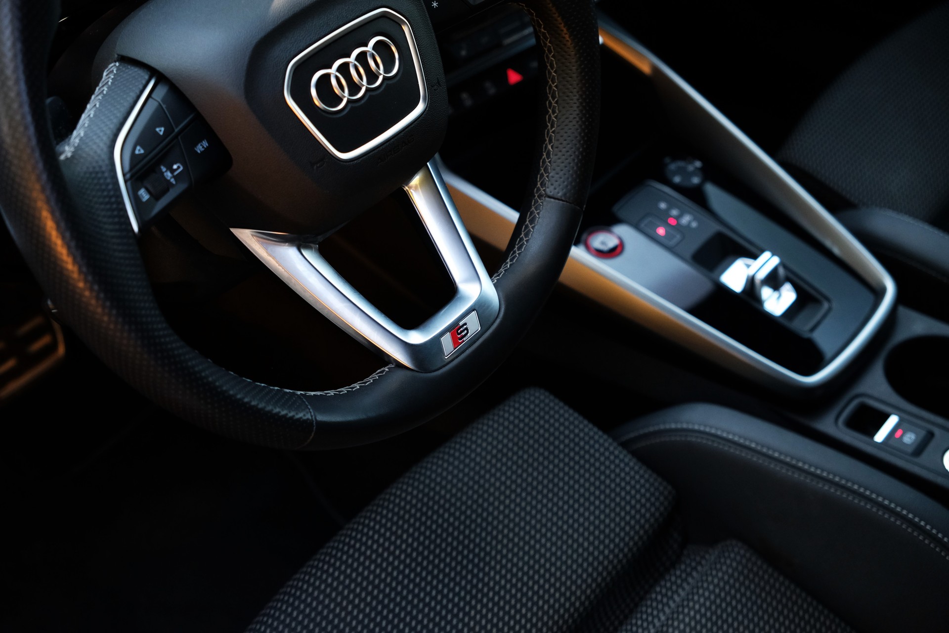 AUDI S3 Sportback 2.0 TFSI quattro S-tronic-image-16