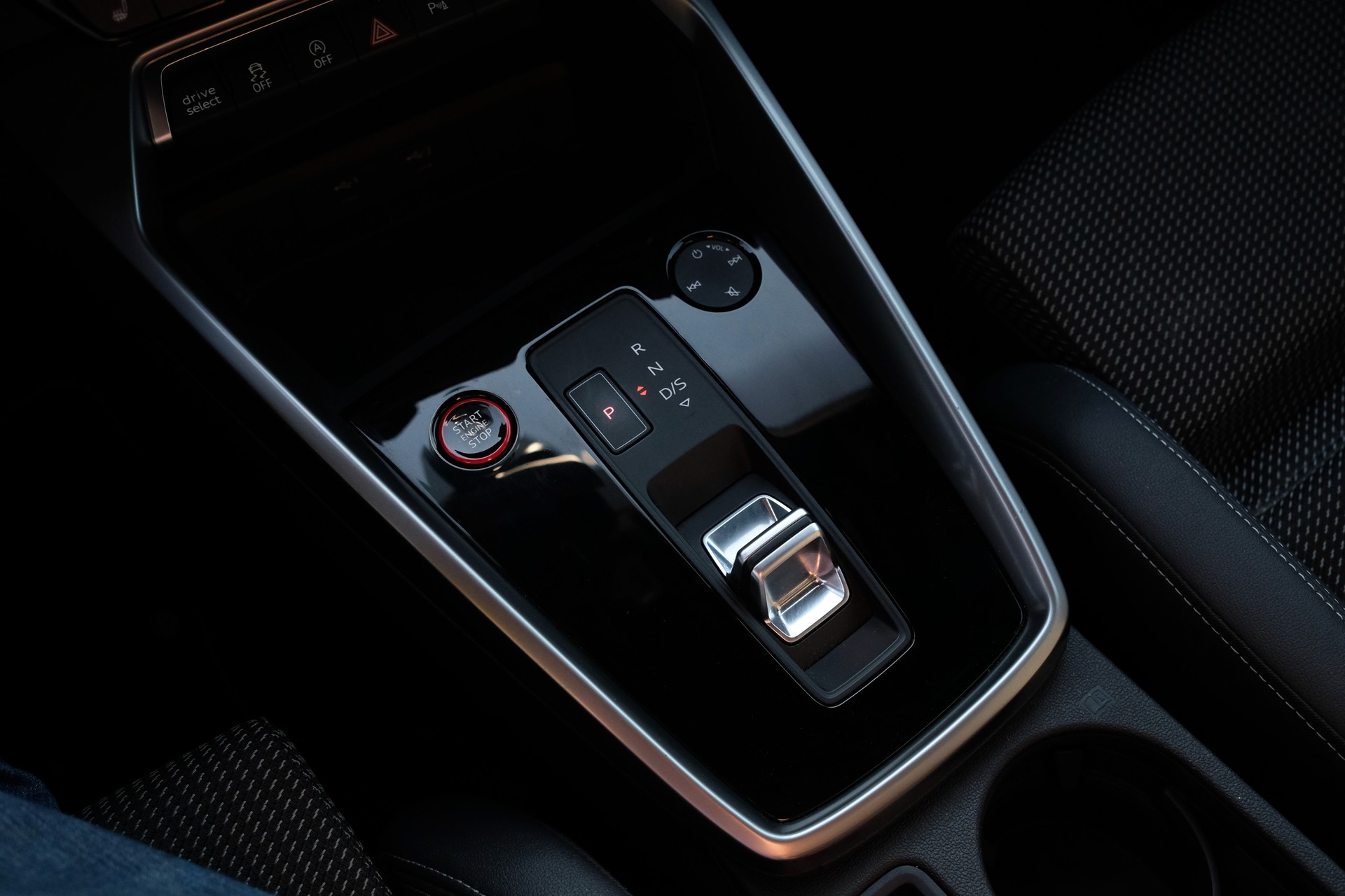 AUDI S3 Sportback 2.0 TFSI quattro S-tronic-image-19
