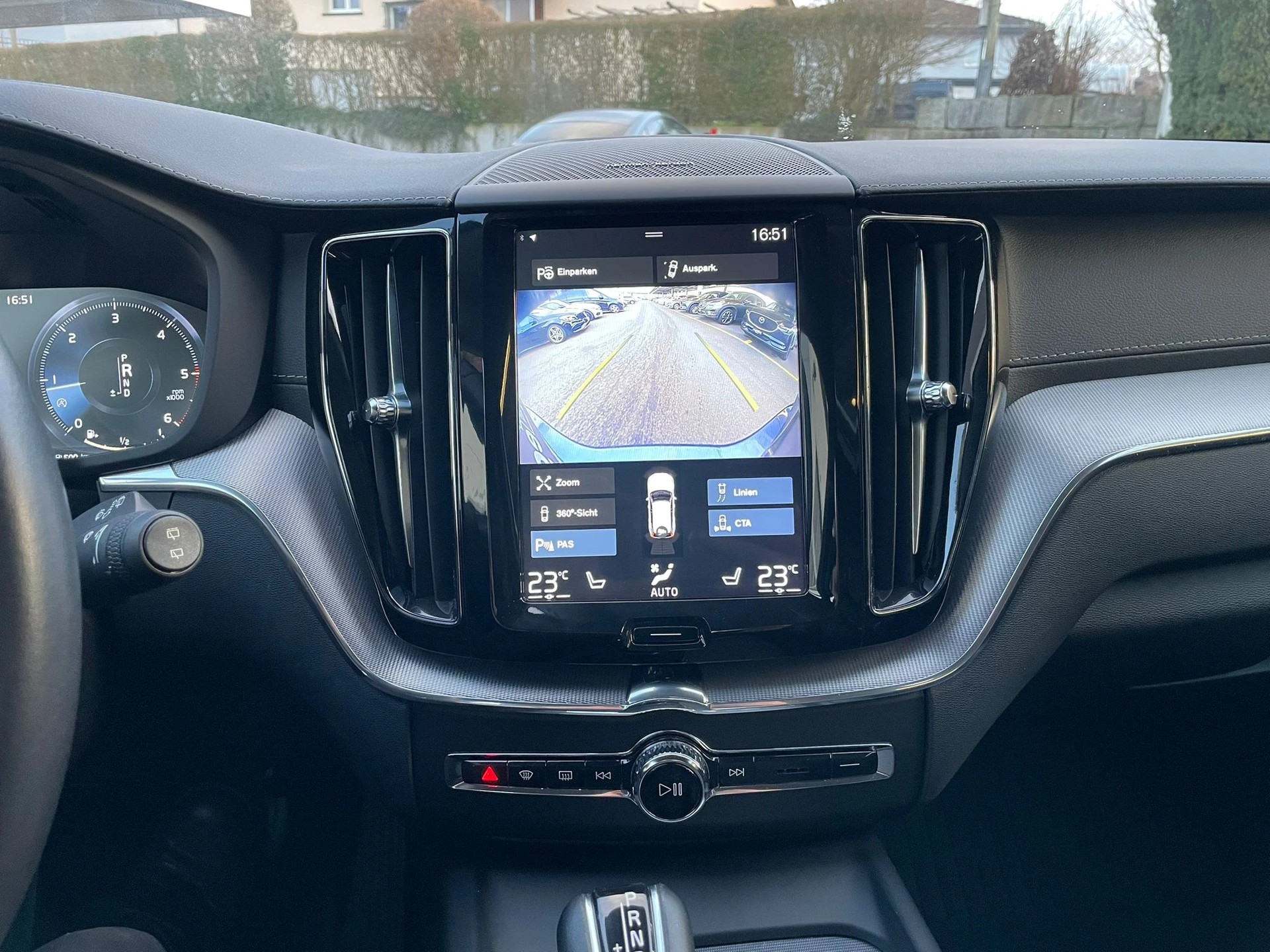 VOLVO XC60 D4 AWD Inscription Geartronic-image-11