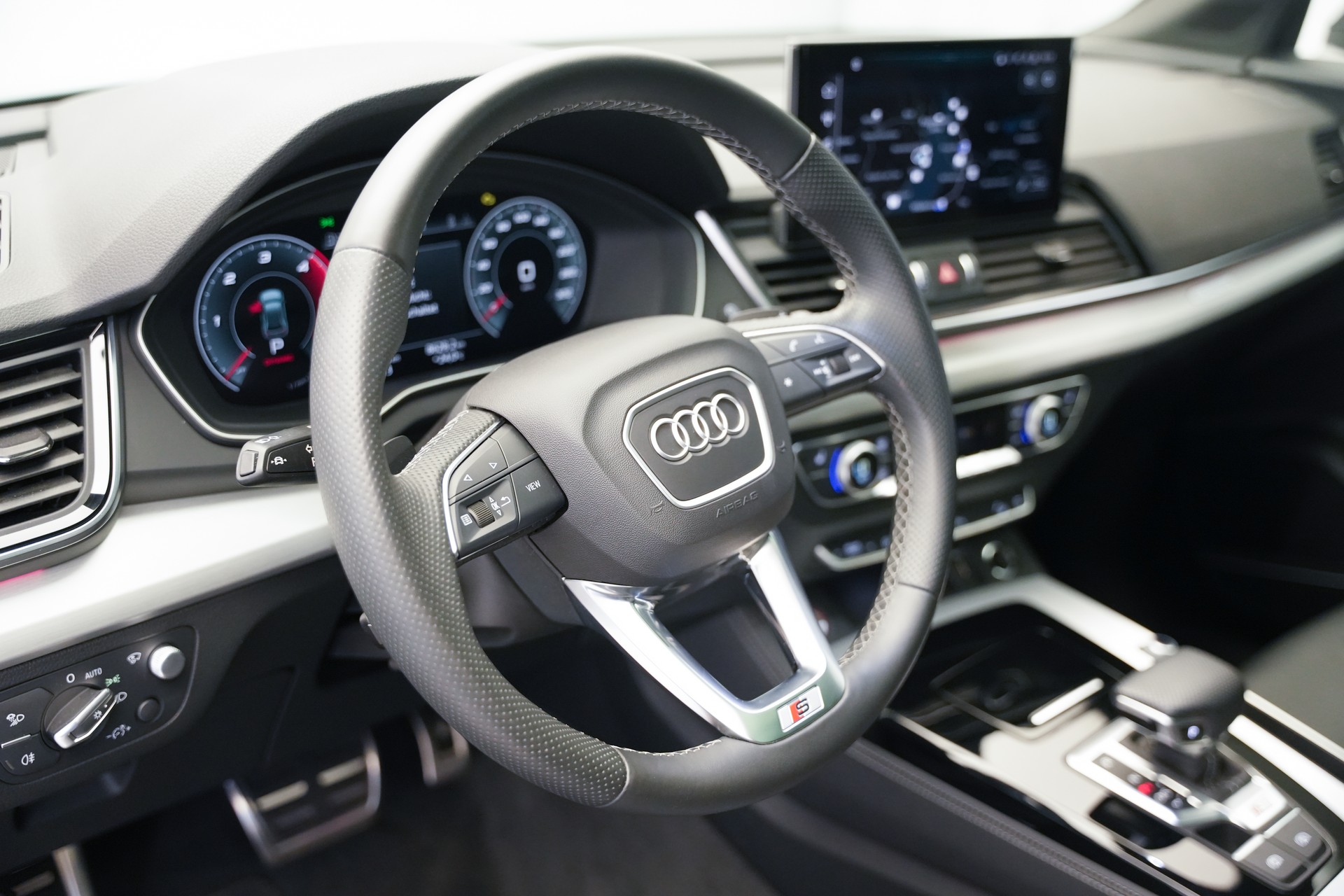 AUDI SQ5 TFSI quattro S-tronic *CH-Fahrzeug* *Panorama* *Luftfahrwerk* *B&O*-image-20