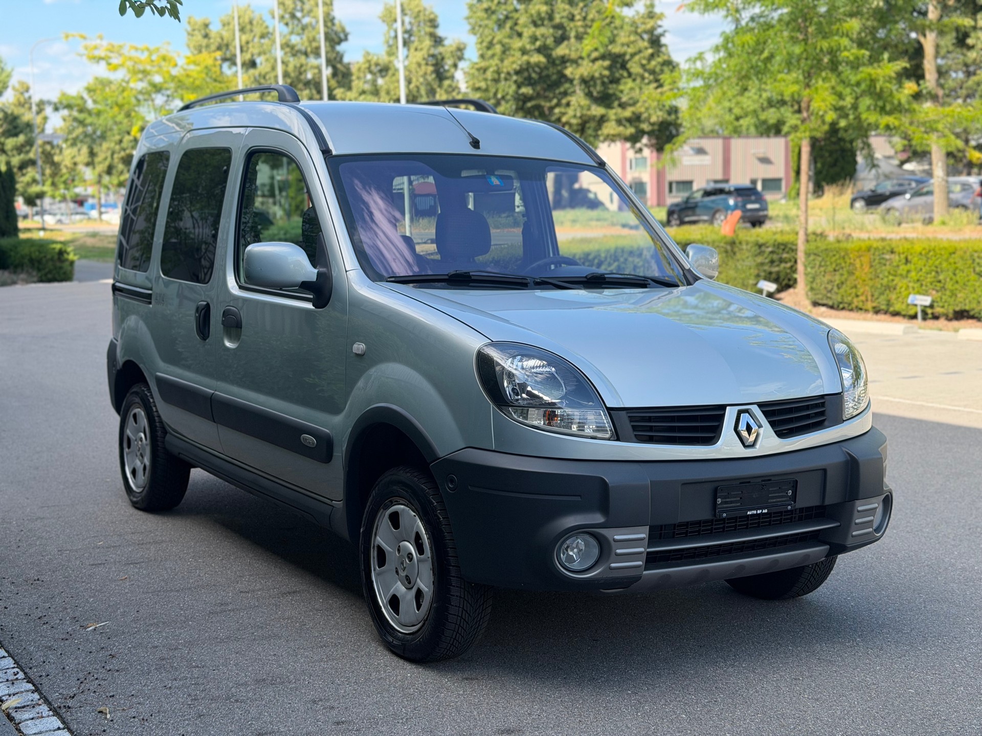 RENAULT Kangoo 1.6 16V Privilège 4x4-image-3