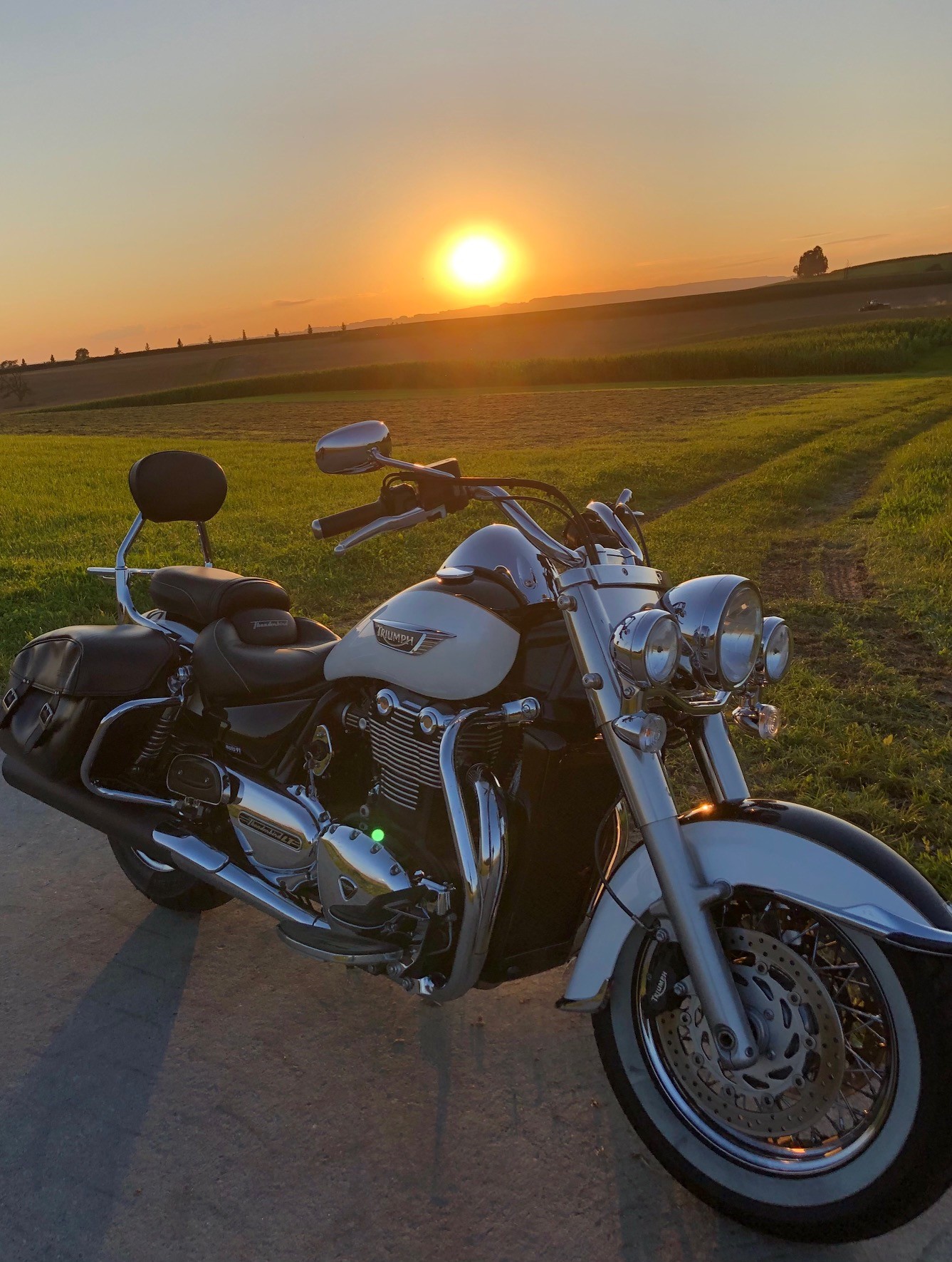 TRIUMPH 1700 LT ABS-image-4
