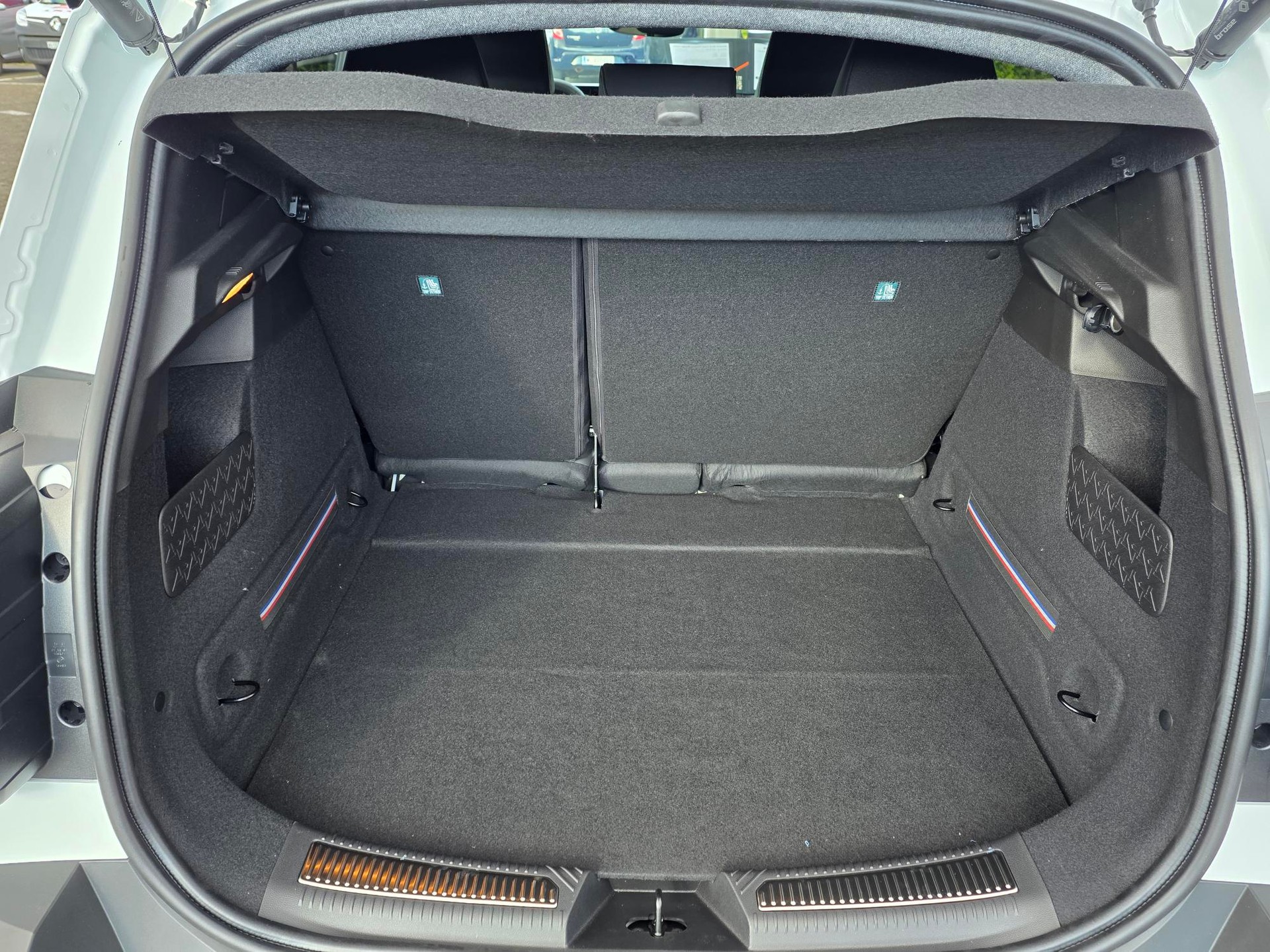 RENAULT R4 E-Tech Comfort Range iconic-image-8