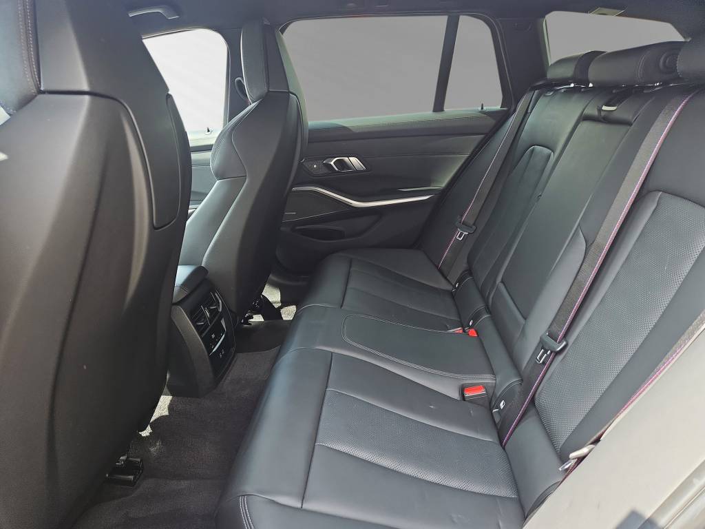 BMW M3 Touring xDrive Competition M-image-7
