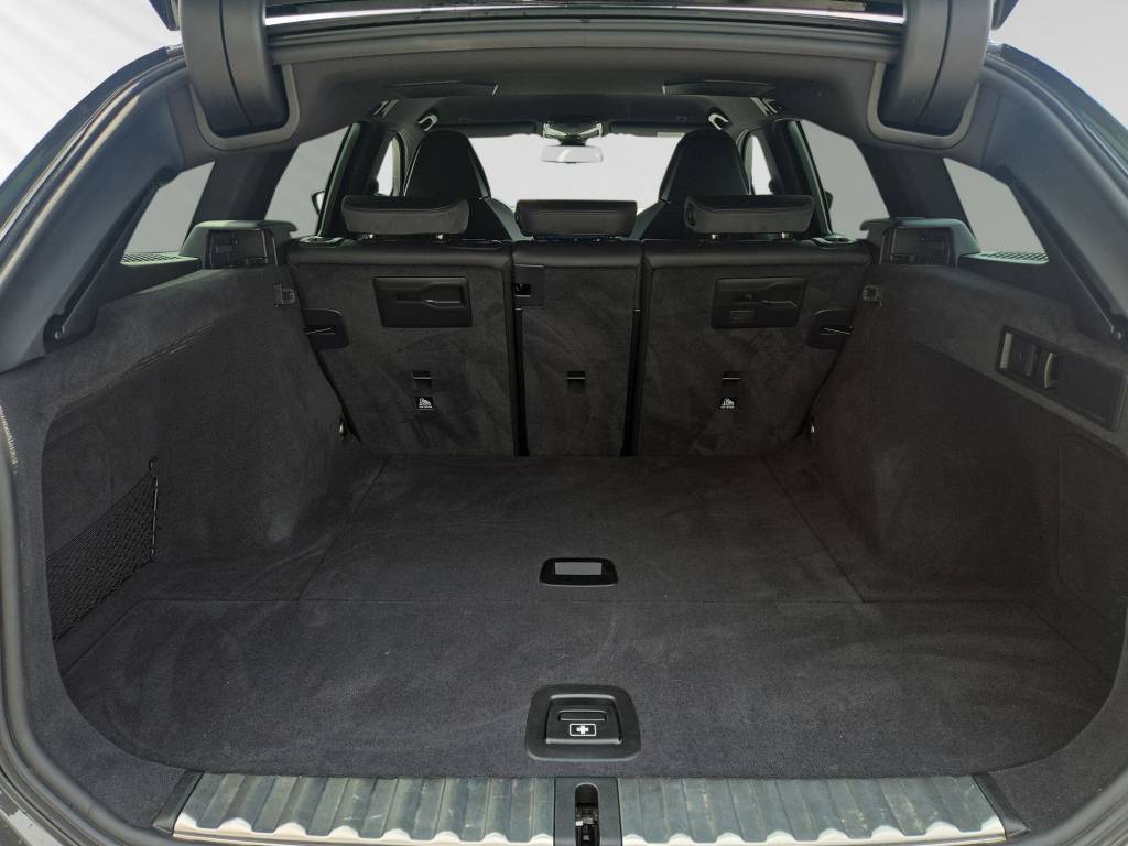 BMW M3 Touring xDrive Competition M-image-8