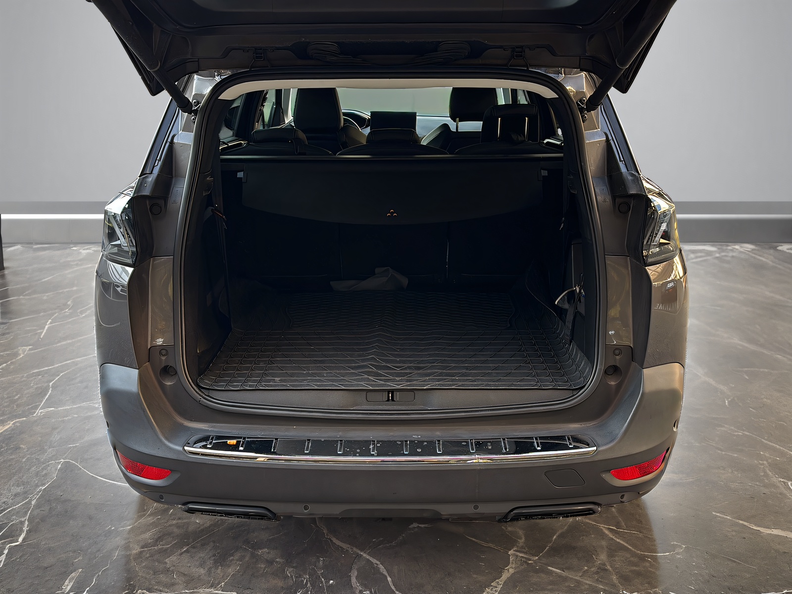 PEUGEOT 5008 1.2 PureTech Allure Pack-image-10