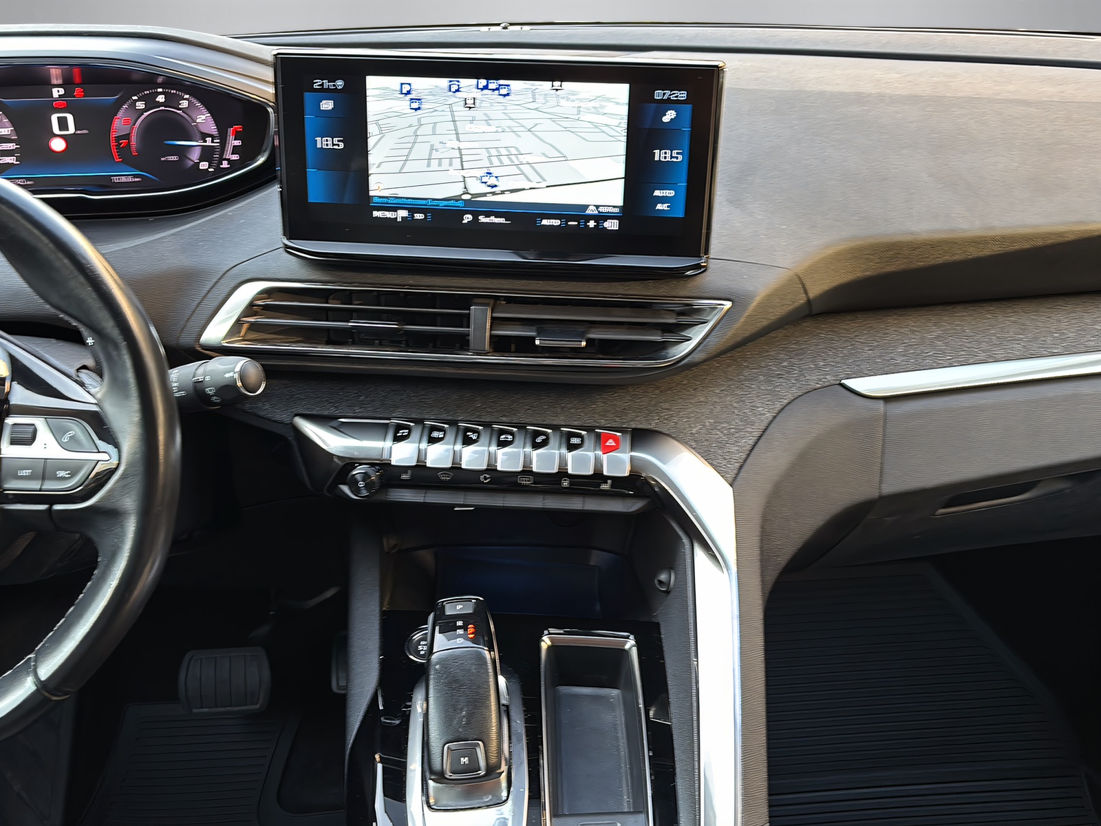 PEUGEOT 5008 1.2 PureTech Allure Pack-image-5