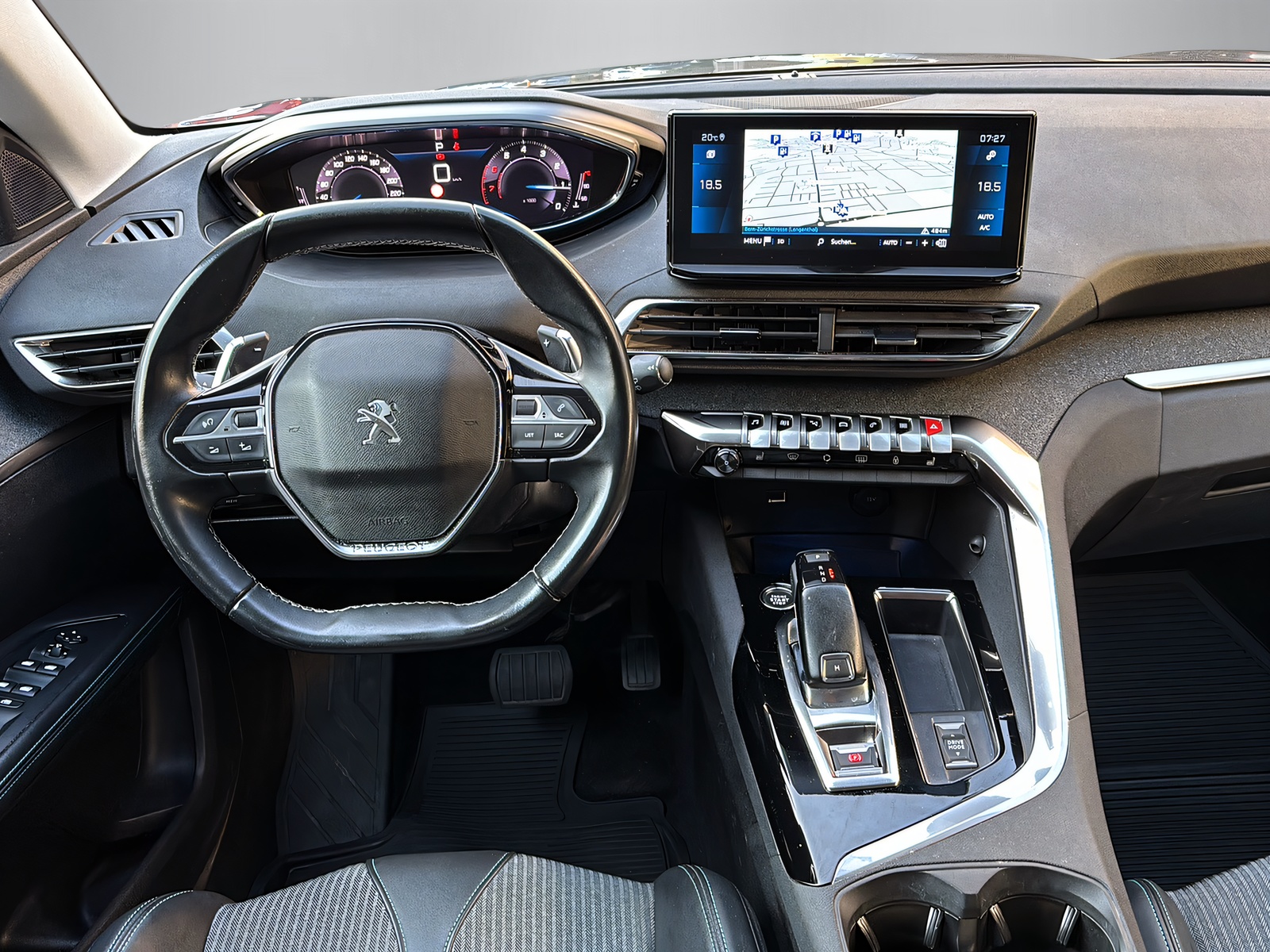 PEUGEOT 5008 1.2 PureTech Allure Pack-image-4